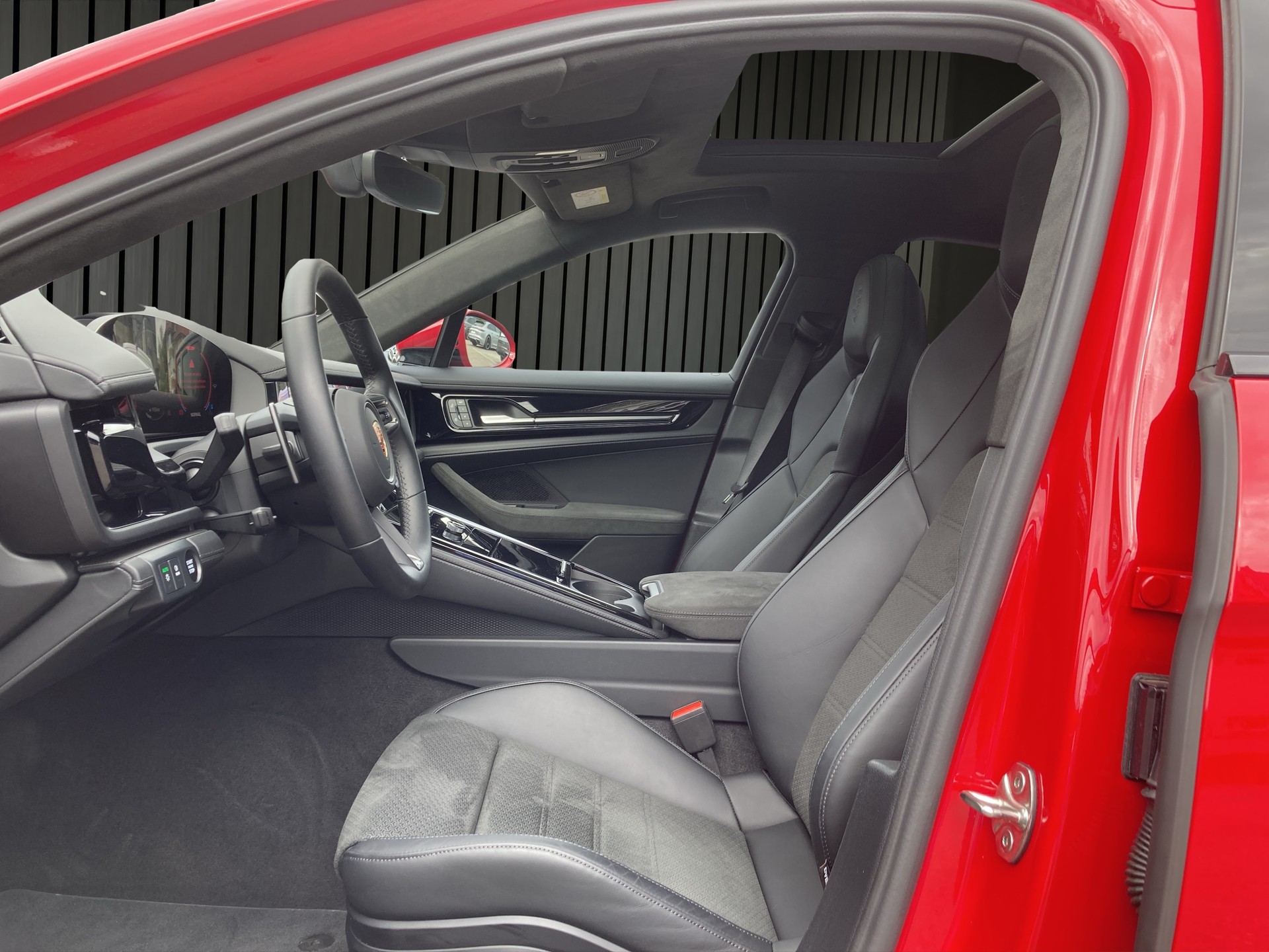 PORSCHE Panamera GTS-image-10