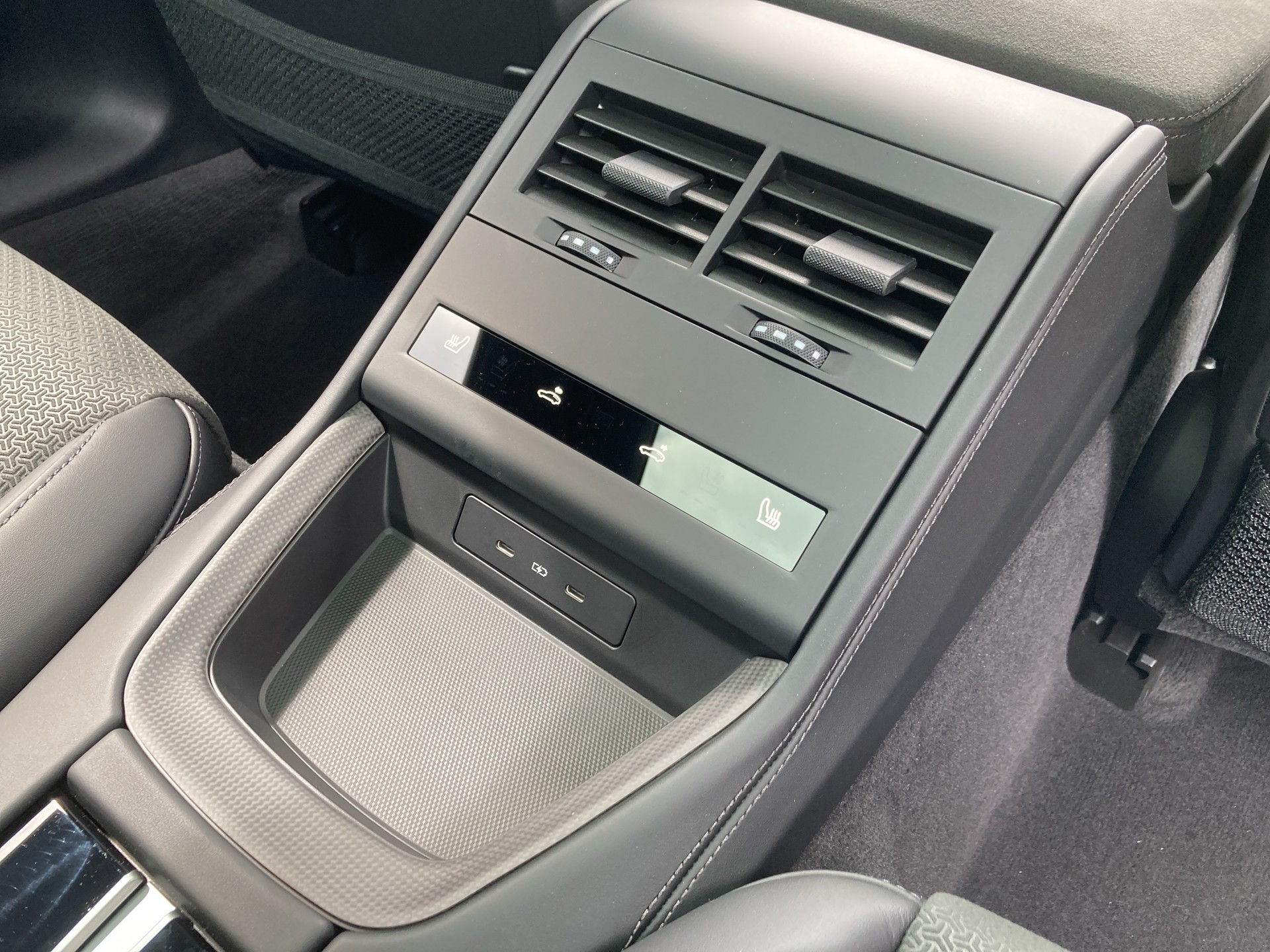PORSCHE Panamera GTS-image-22