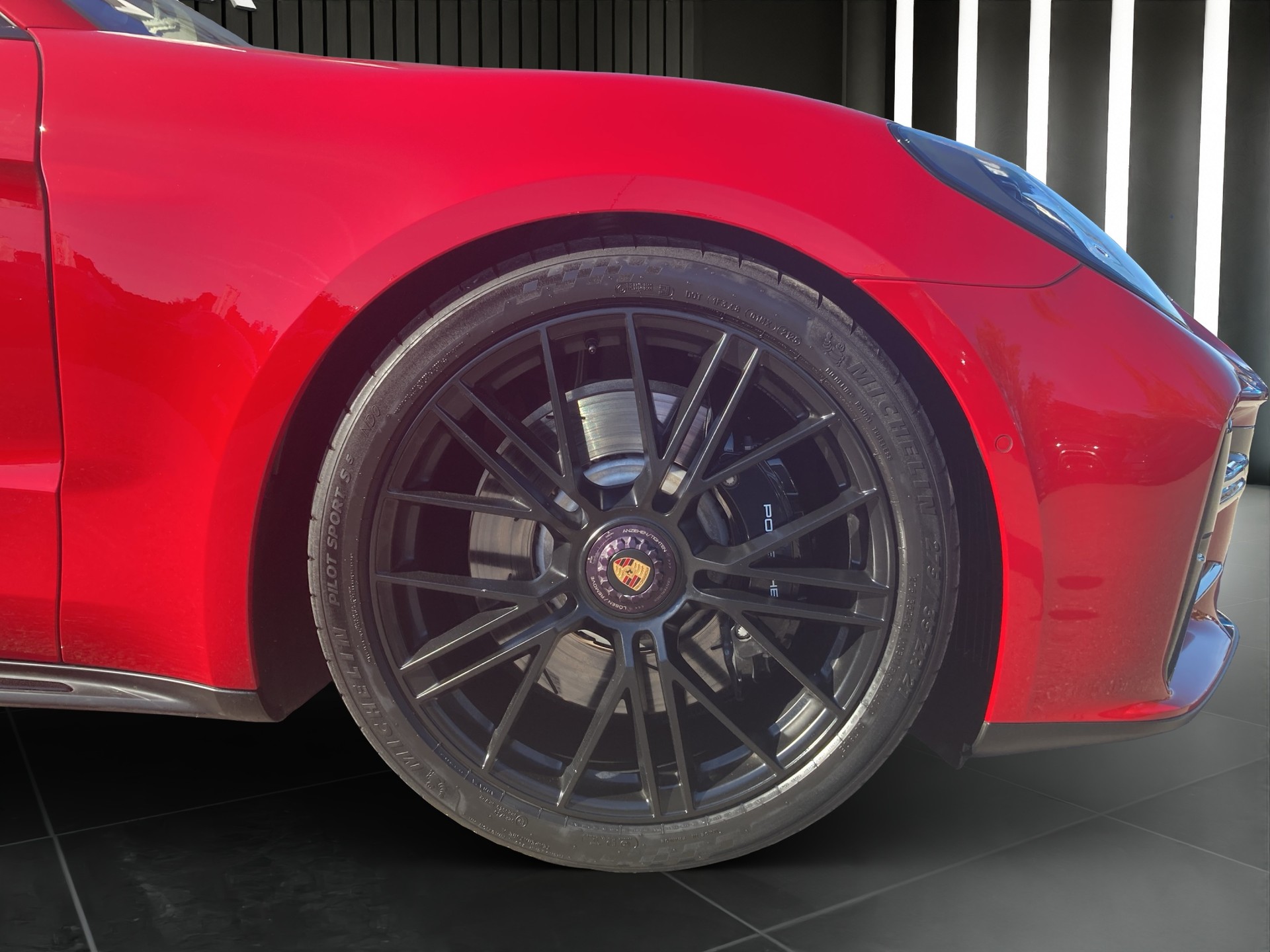 PORSCHE Panamera GTS-image-7