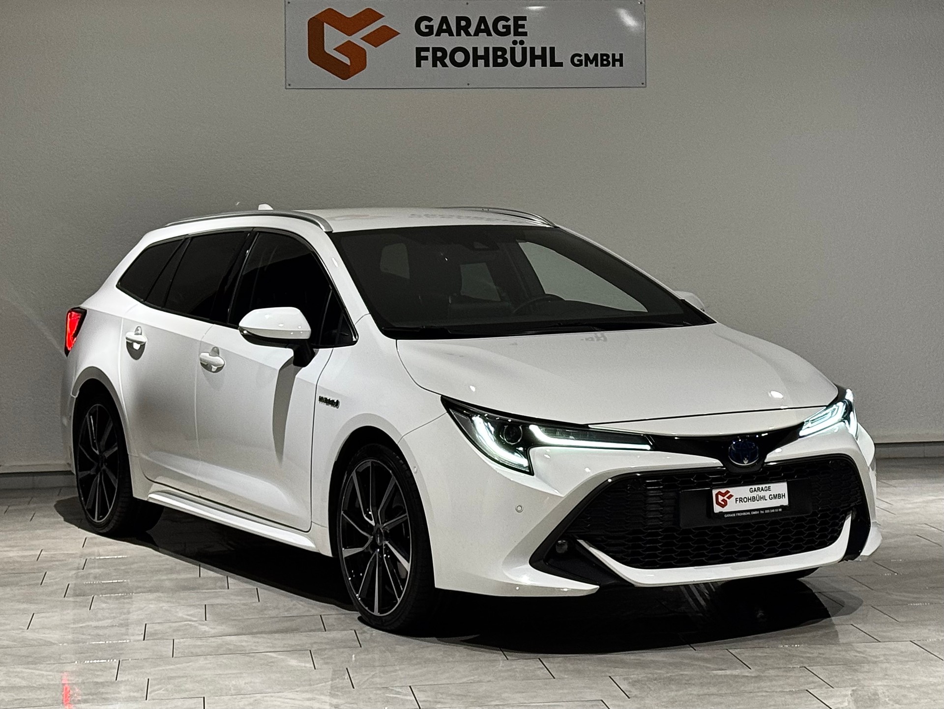 TOYOTA Corolla 2.0 HSD Premium e-CVT | CH | 1.Hand |-showroom-element-2