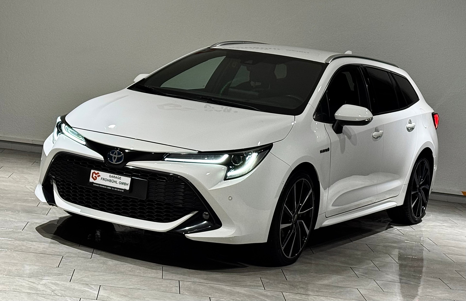 TOYOTA Corolla 2.0 HSD Premium e-CVT | CH | 1.Hand |