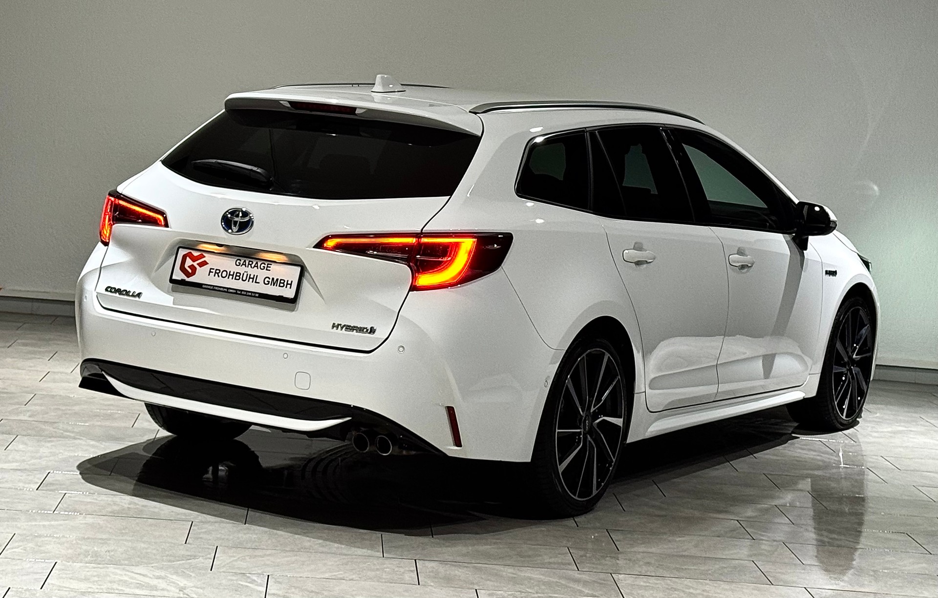 TOYOTA Corolla 2.0 HSD Premium e-CVT | CH | 1.Hand |-showroom-element-3