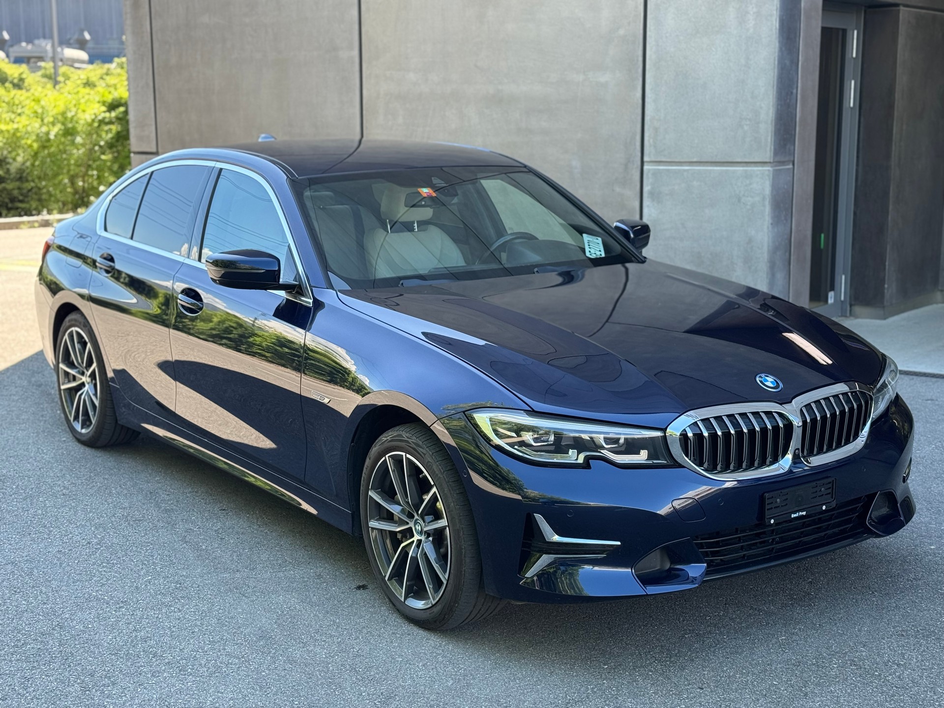 BMW 330e xDrive Sport Line Steptronic-image-1