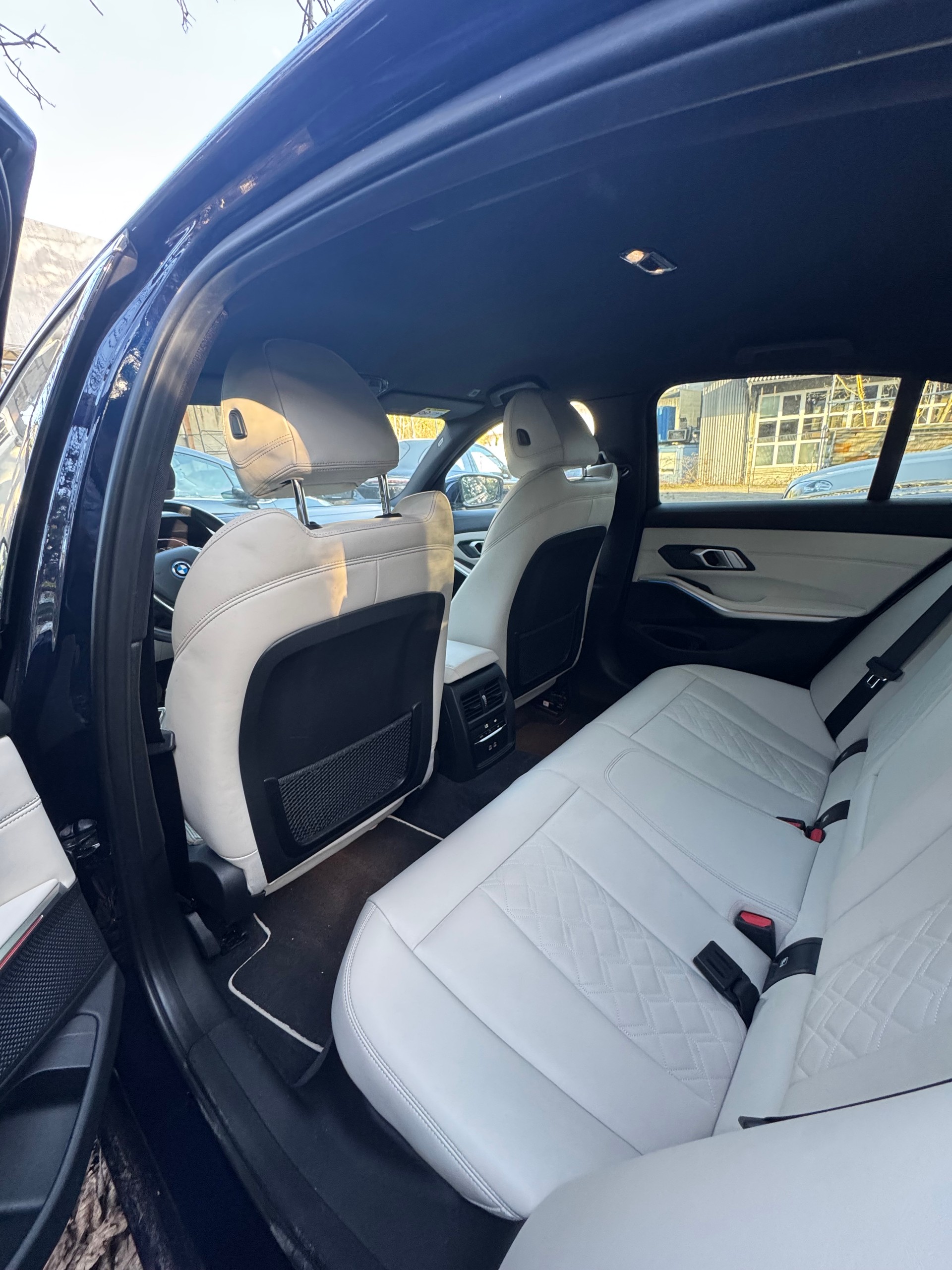 BMW 330e xDrive Sport Line Steptronic-image-12