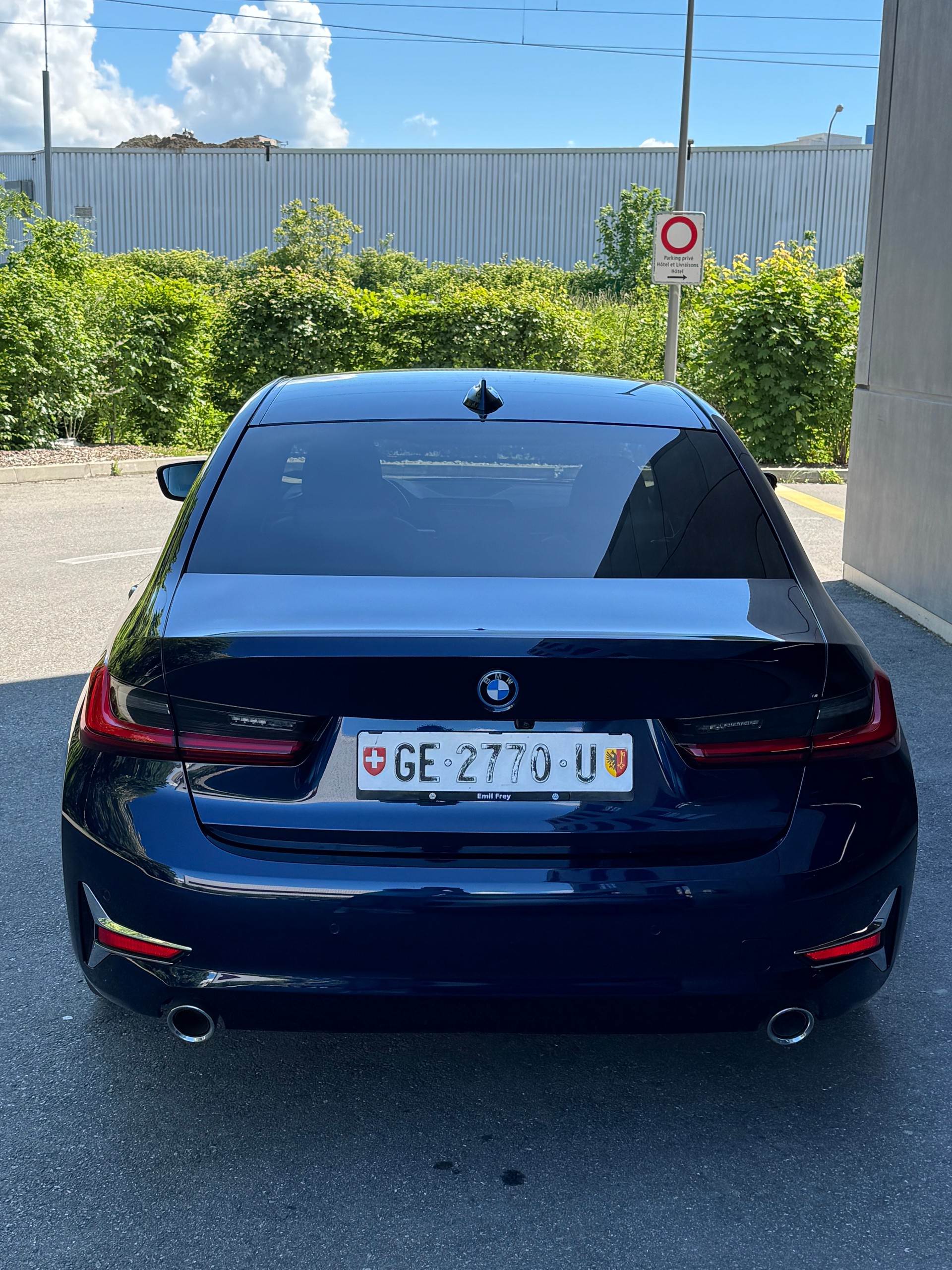 BMW 330e xDrive Sport Line Steptronic-image-6