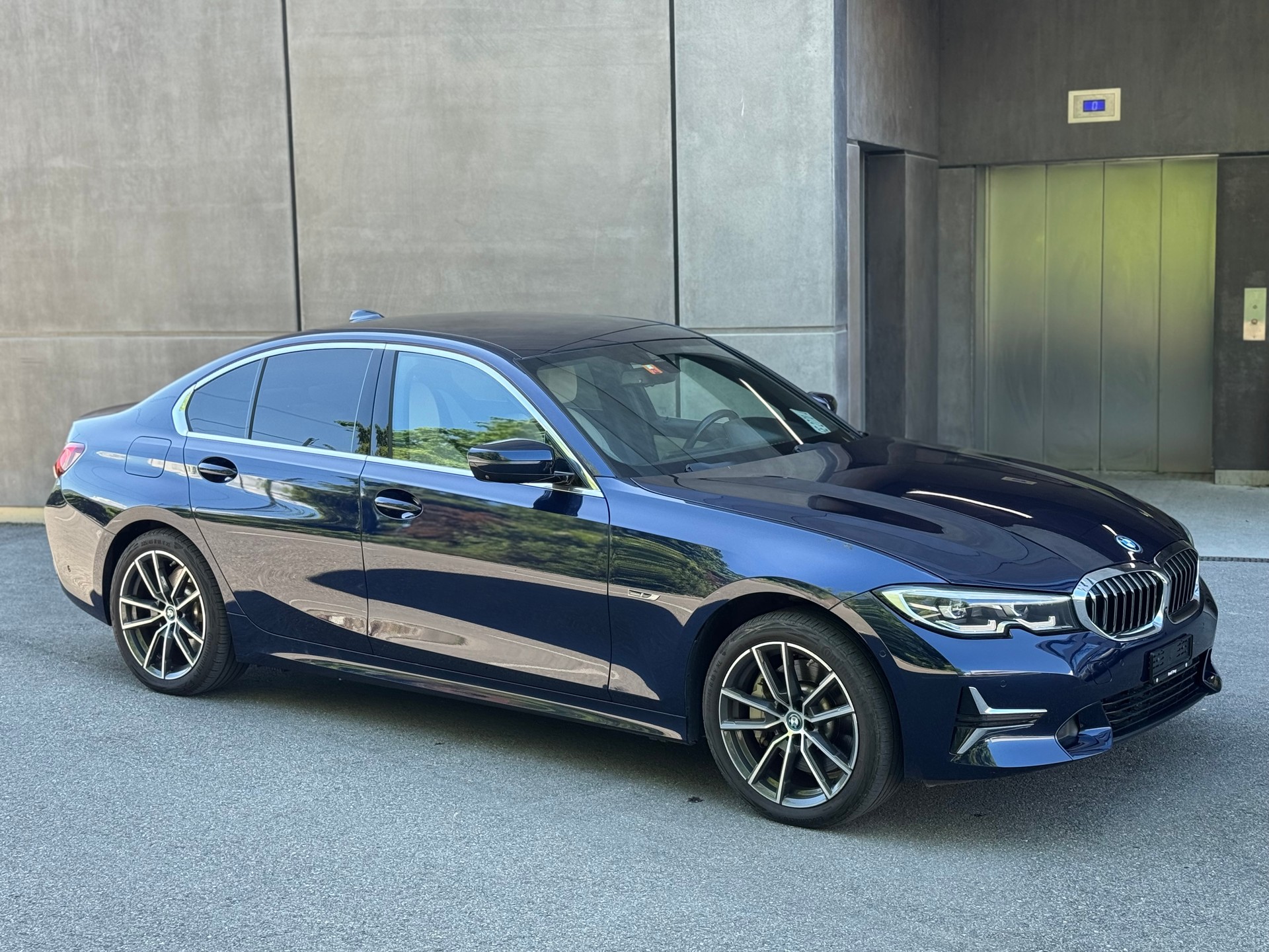 BMW 330e xDrive Sport Line Steptronic-image-2