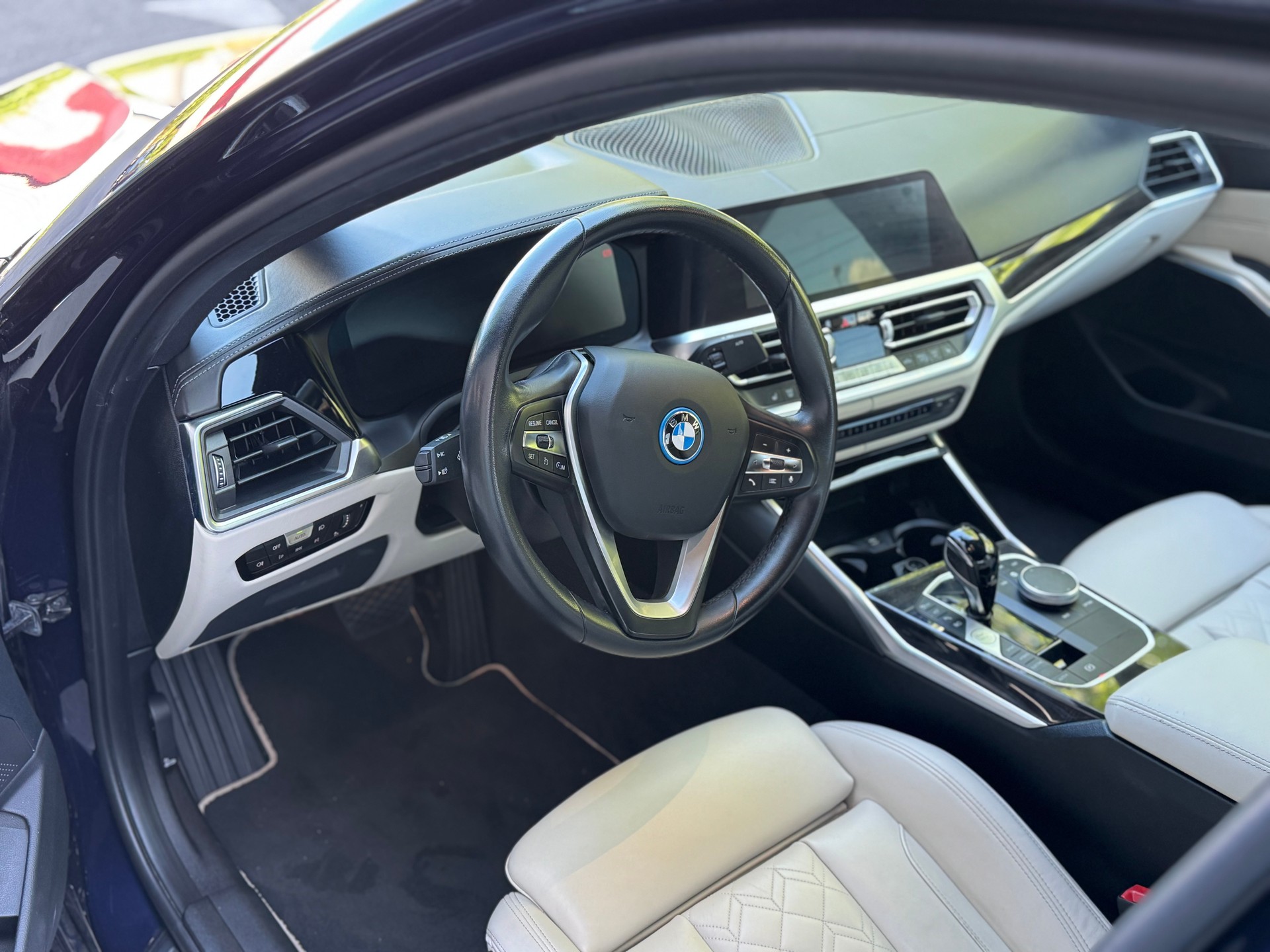 BMW 330e xDrive Sport Line Steptronic-image-8