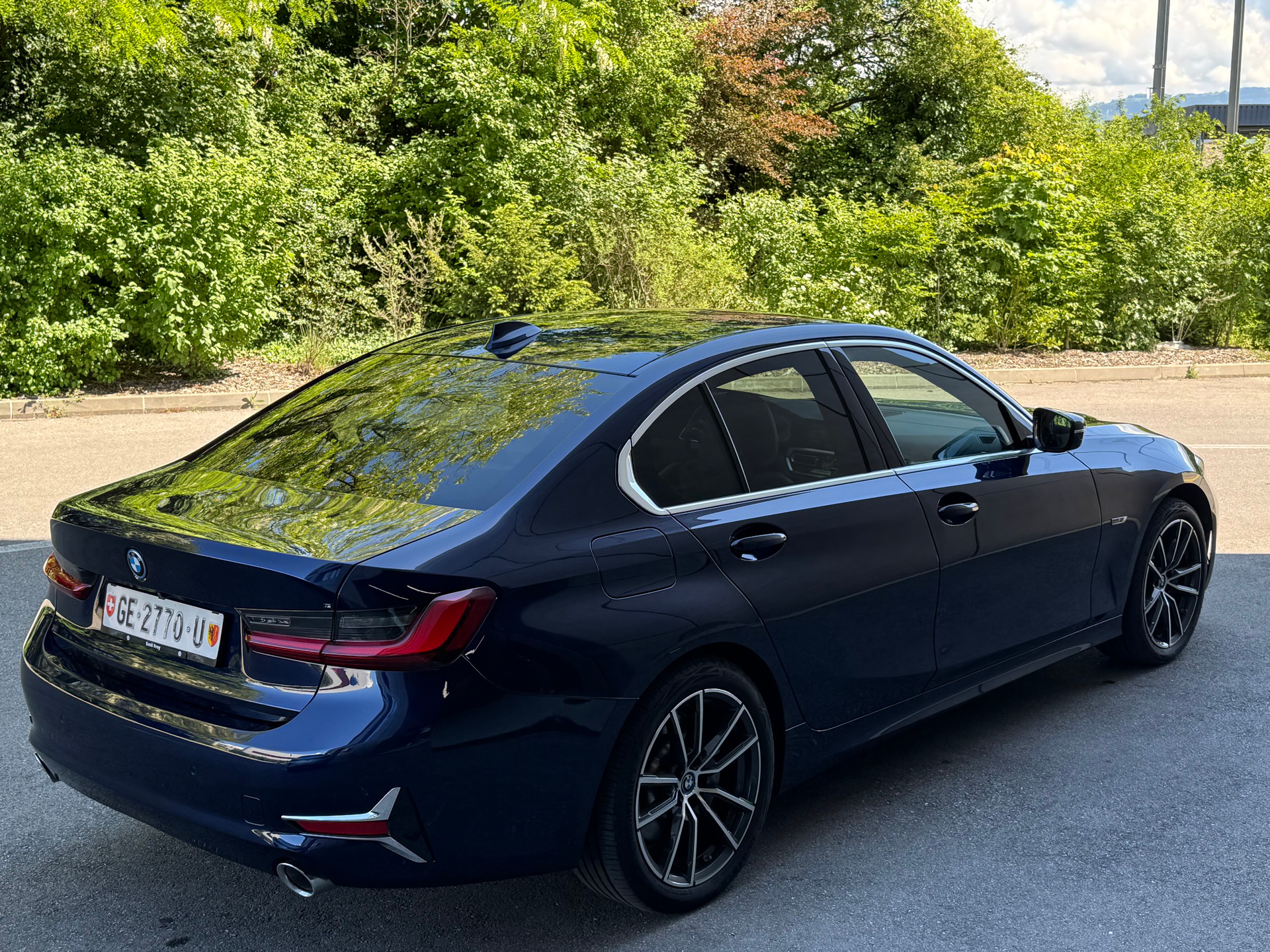 BMW 330e xDrive Sport Line Steptronic-image-7