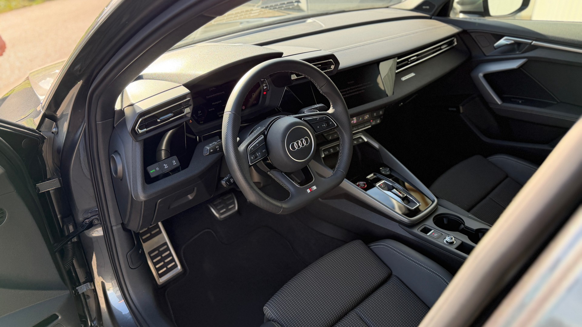 AUDI S3 Sportback TFSI quattro S-tronic Akrapovič Faclift-image-10