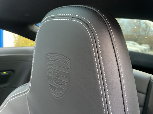PORSCHE 911 Carrera 4S-image-6