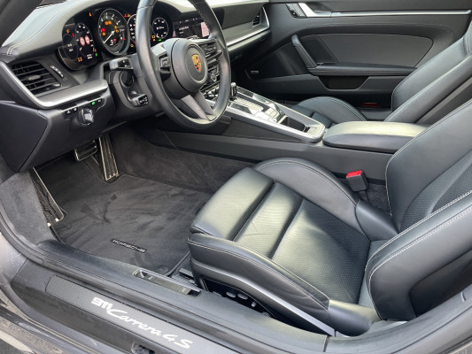 PORSCHE 911 Carrera 4S-image-5