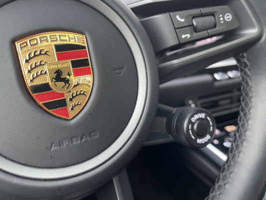 PORSCHE 911 Carrera 4S-image-11