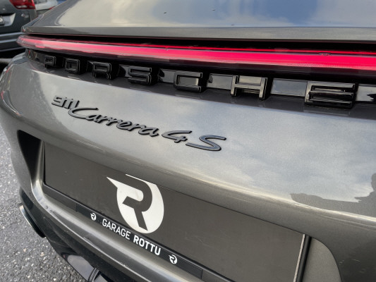 PORSCHE 911 Carrera 4S-image-9