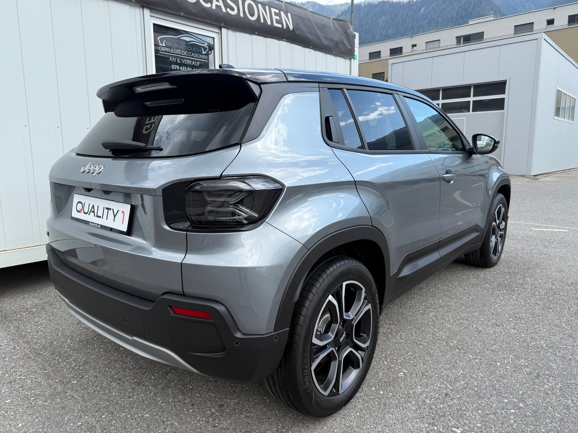 JEEP Avenger 54kWh Swiss Altitude Plus Sky * NEUWAGEN MIT TAGESZULASUNG *-showroom-element-3