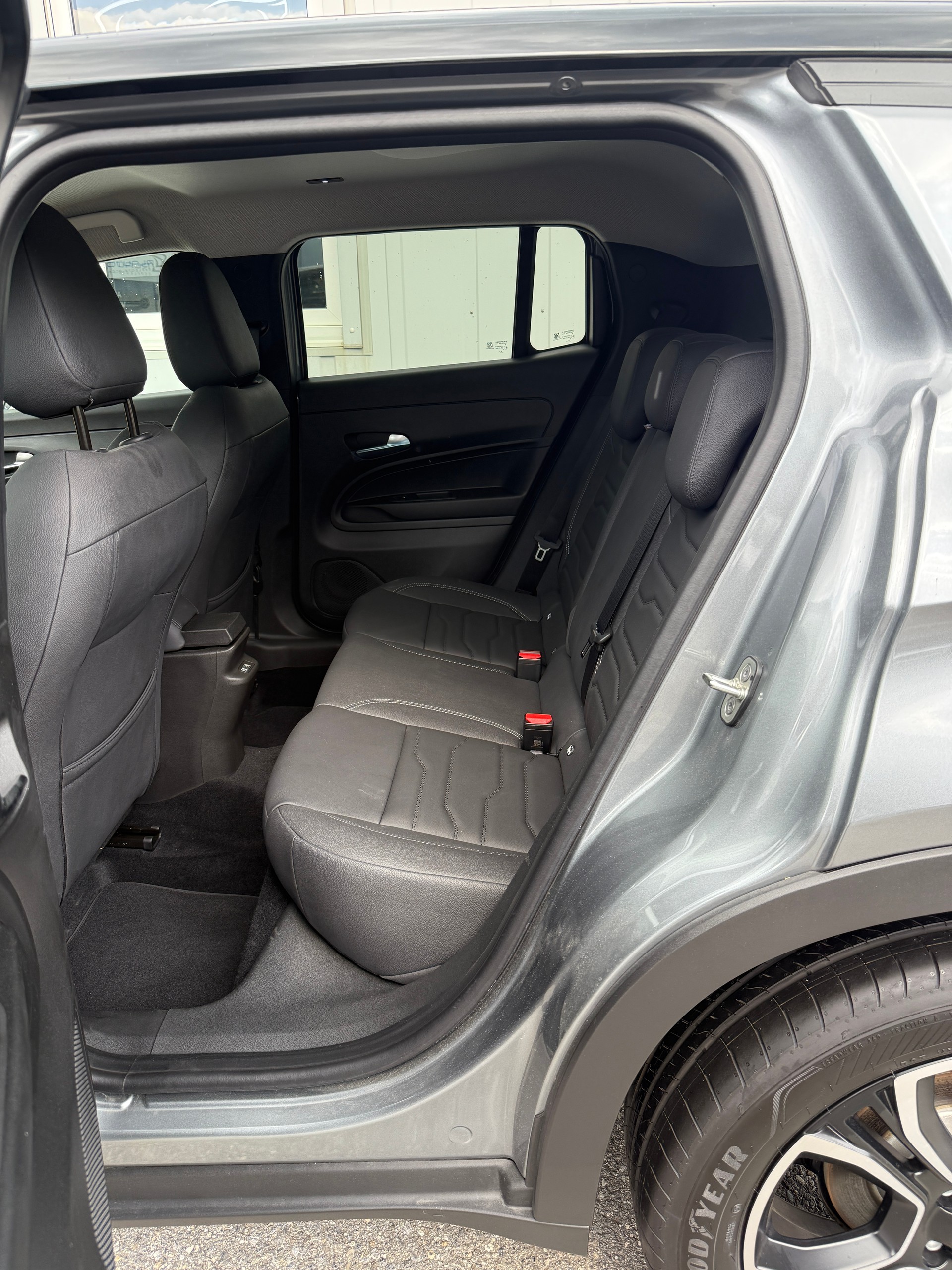 JEEP Avenger 54kWh Swiss Altitude Plus Sky * NEUWAGEN MIT TAGESZULASUNG *-image-13