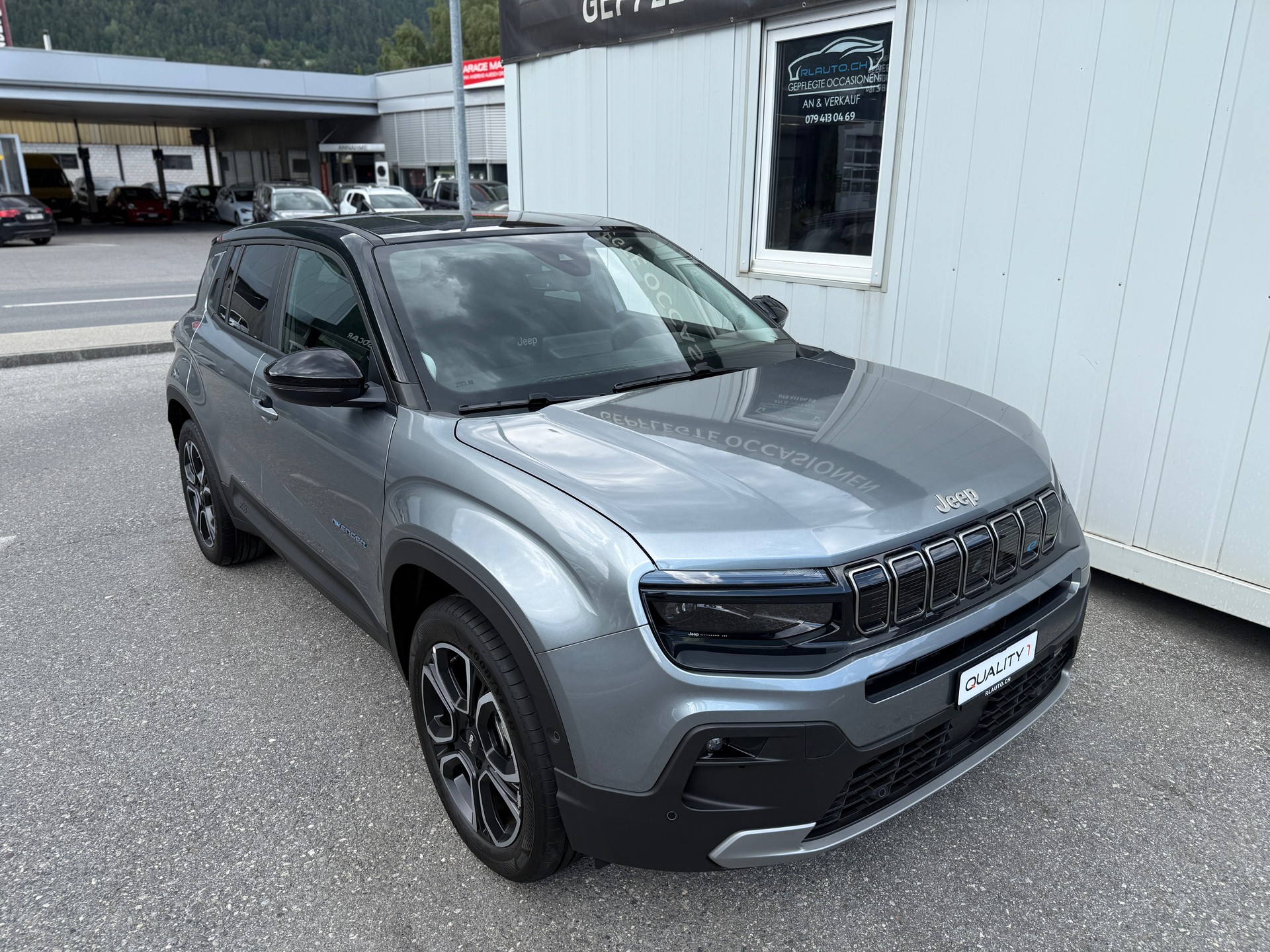 JEEP Avenger 54kWh Swiss Altitude Plus Sky * NEUWAGEN MIT TAGESZULASUNG *-showroom-element-1
