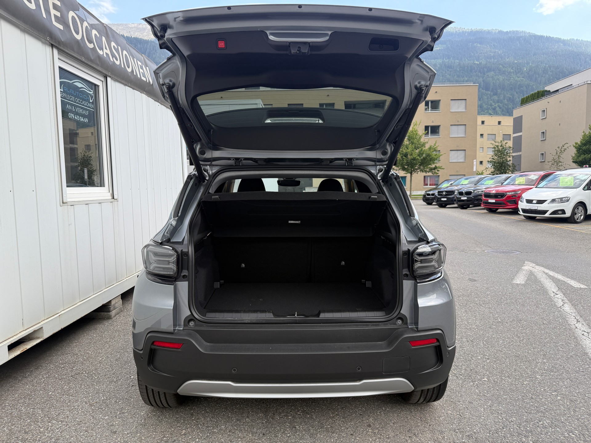 JEEP Avenger 54kWh Swiss Altitude Plus Sky * NEUWAGEN MIT TAGESZULASUNG *-image-5