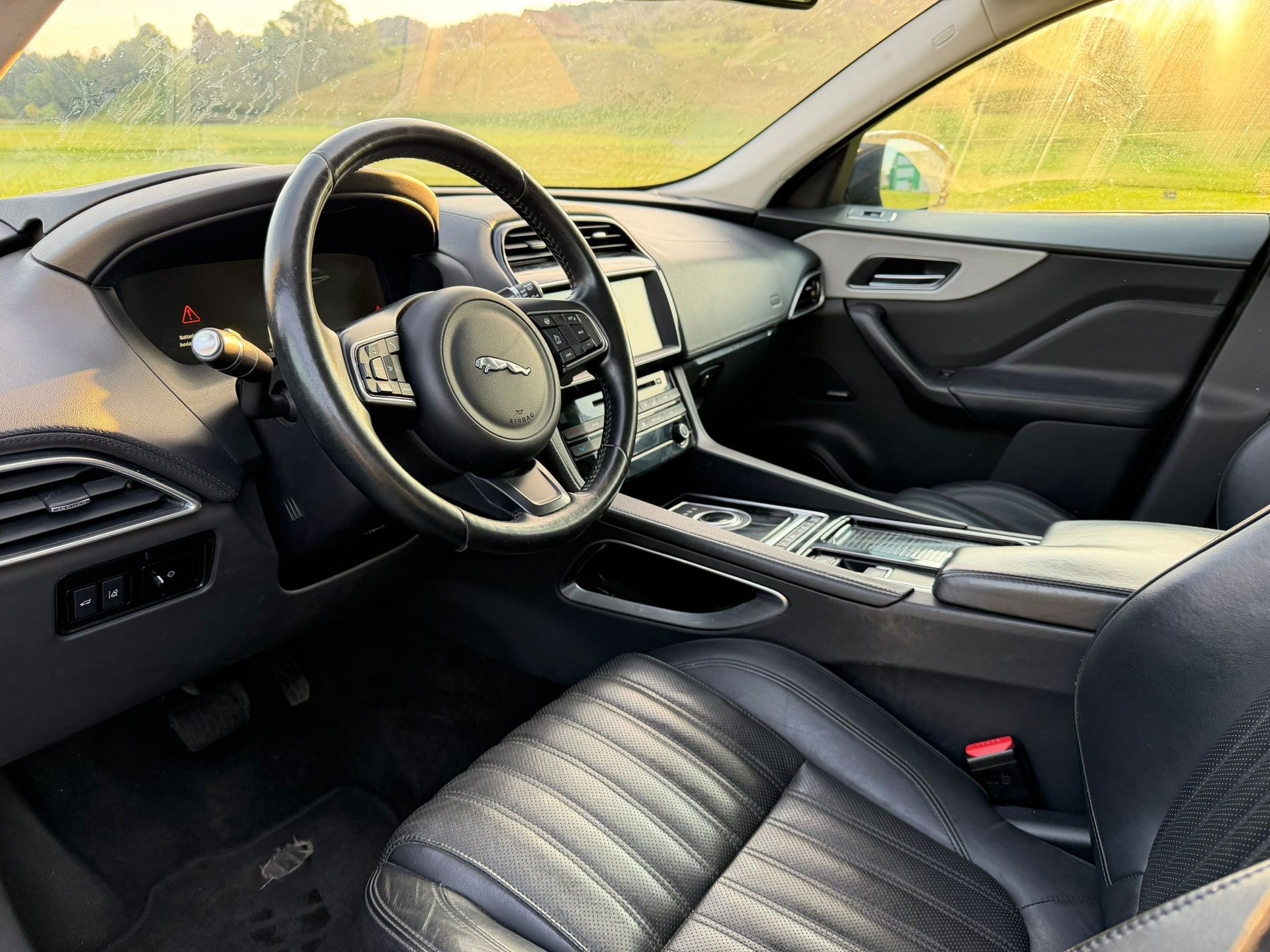 JAGUAR F-Pace 2.0d R-Sport AWD Automatik-image-6