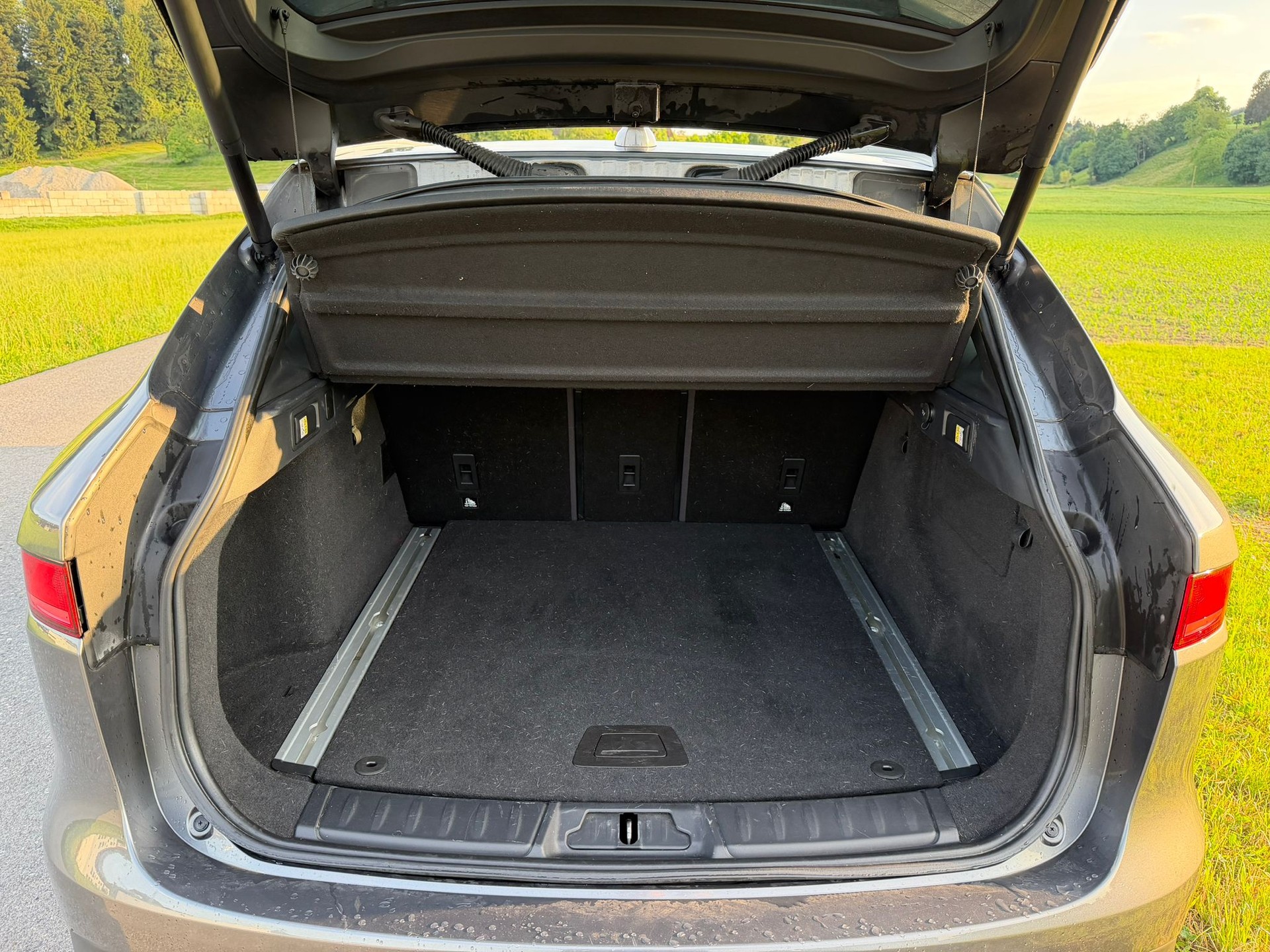 JAGUAR F-Pace 2.0d R-Sport AWD Automatik-image-13