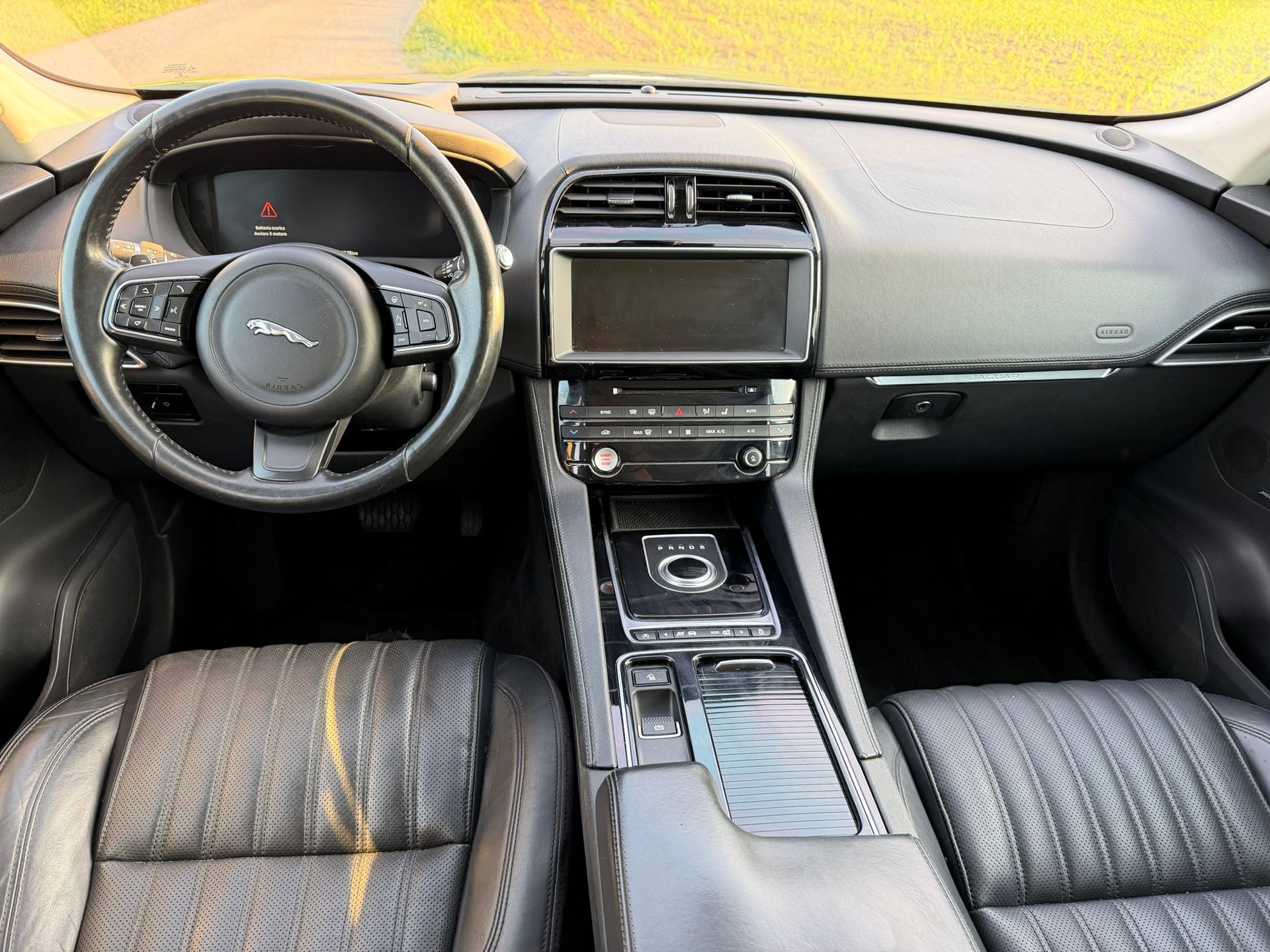 JAGUAR F-Pace 2.0d R-Sport AWD Automatik-image-8
