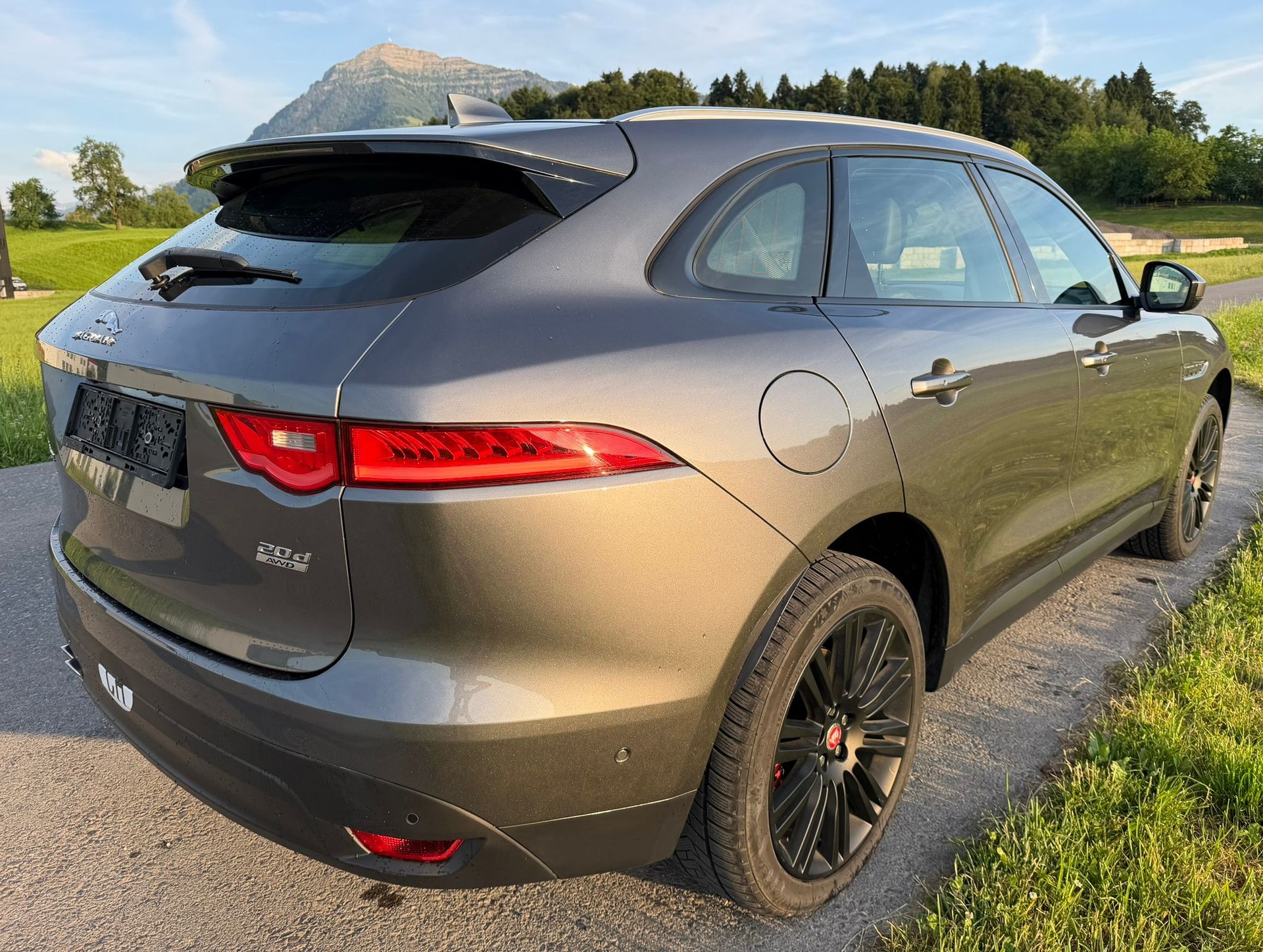 JAGUAR F-Pace 2.0d R-Sport AWD Automatik-image-4