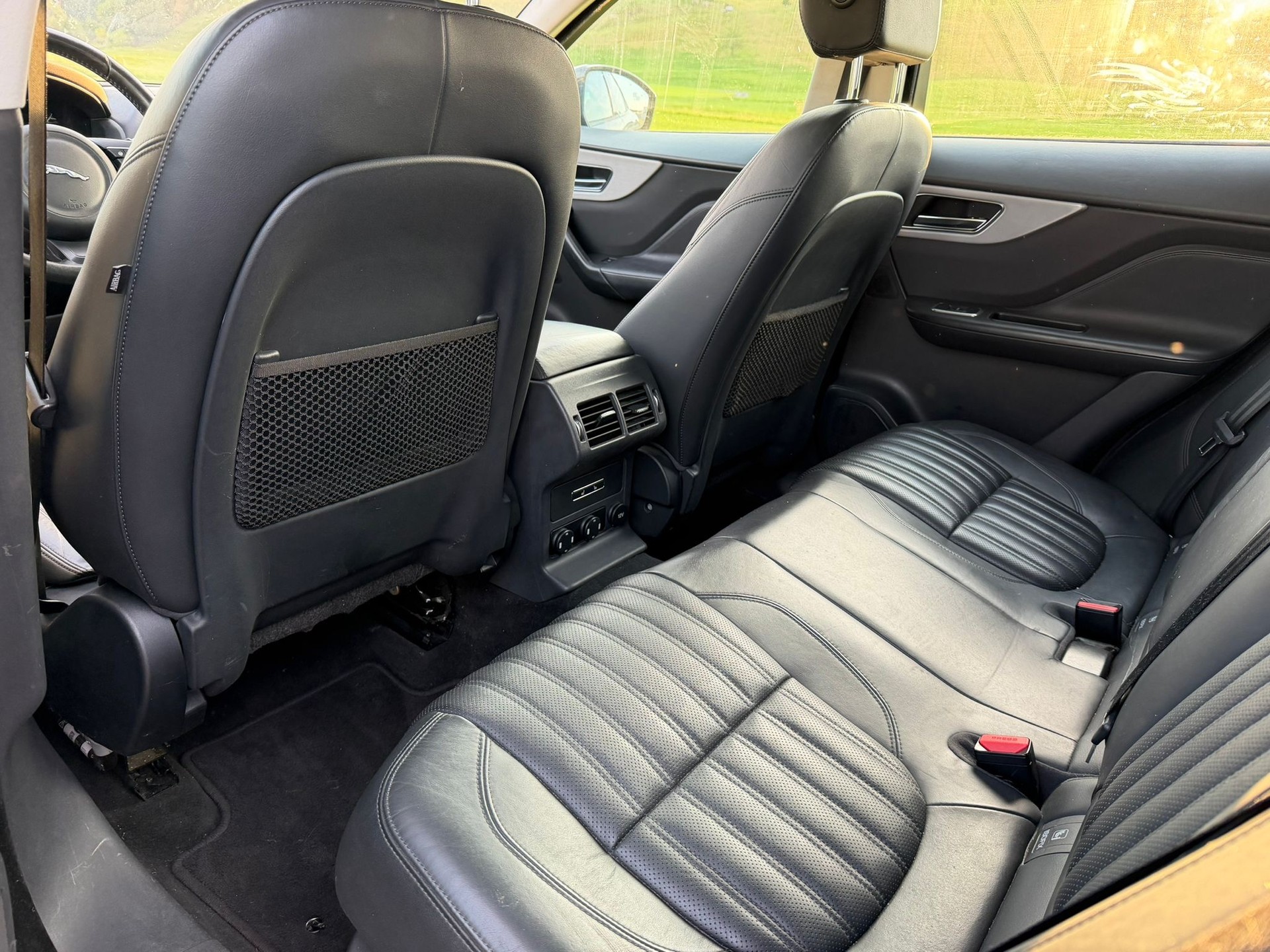 JAGUAR F-Pace 2.0d R-Sport AWD Automatik-image-12