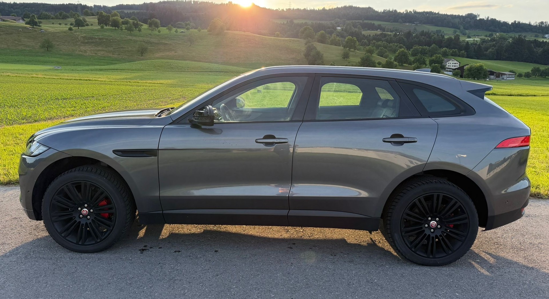 JAGUAR F-Pace 2.0d R-Sport AWD Automatik-image-2