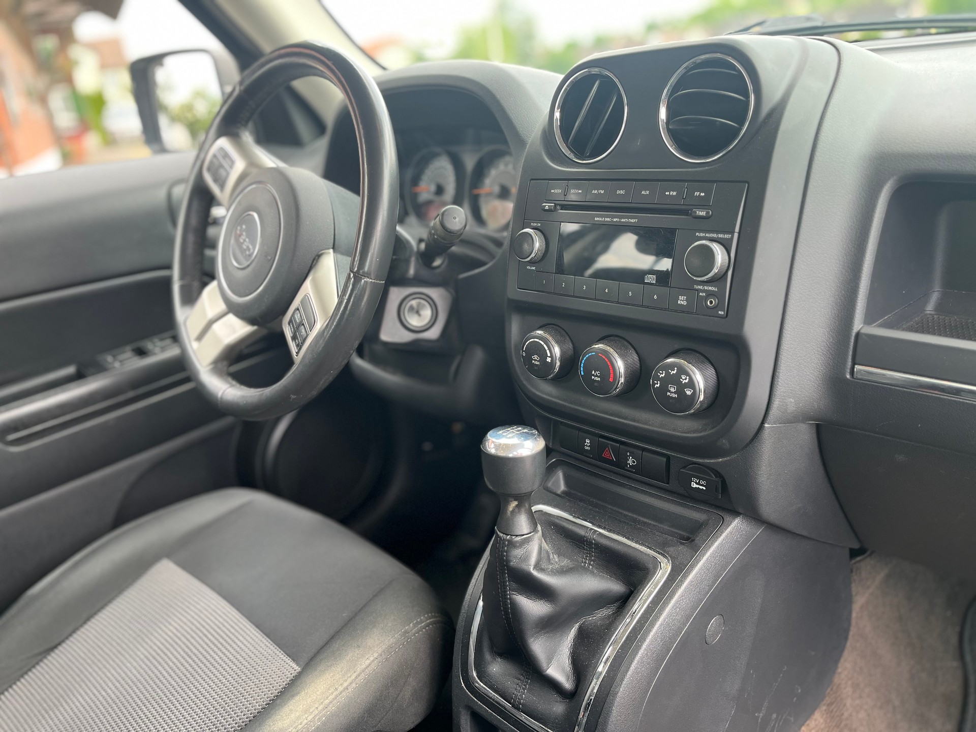 JEEP Benzin 2,4i Euro B5b Handschaltung 5 Gang-image-14