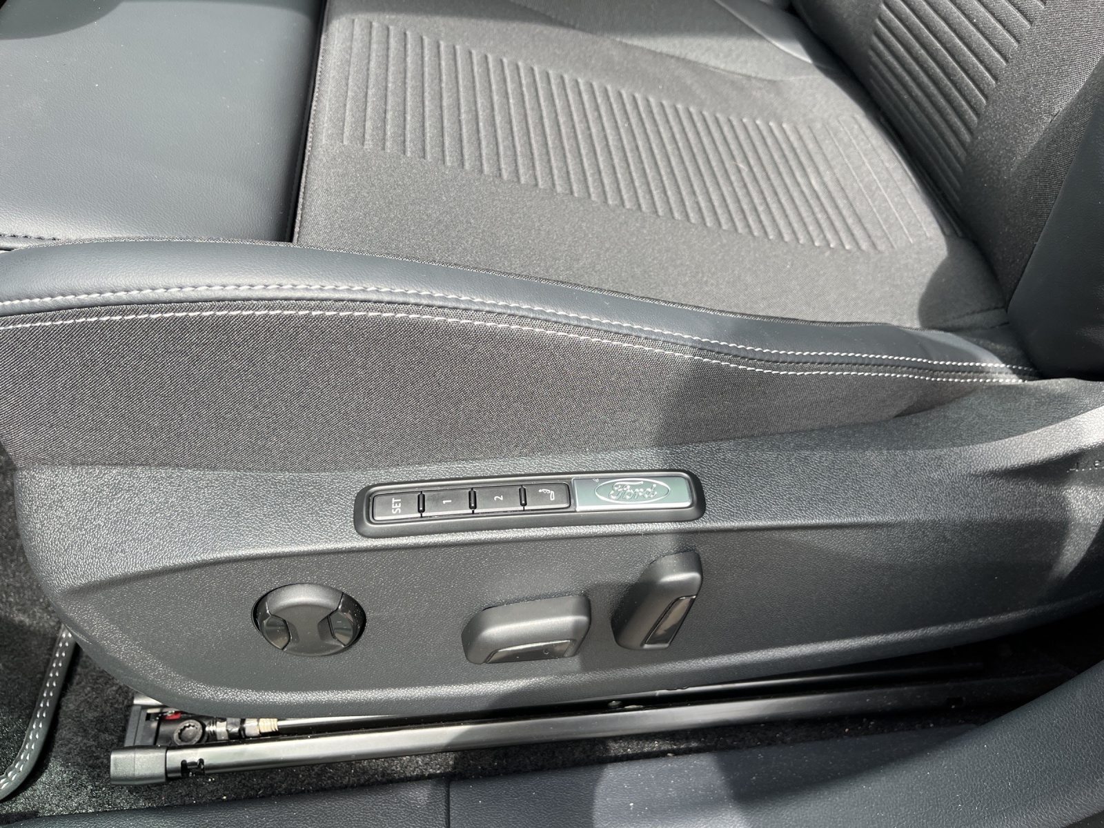 FORD Explorer Elektro 77kWh Dual Extended Range Premium AWD-image-18