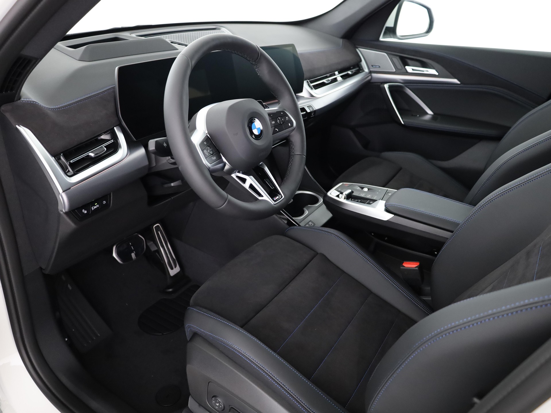 BMW X1 23i xDrive paddles-image-12