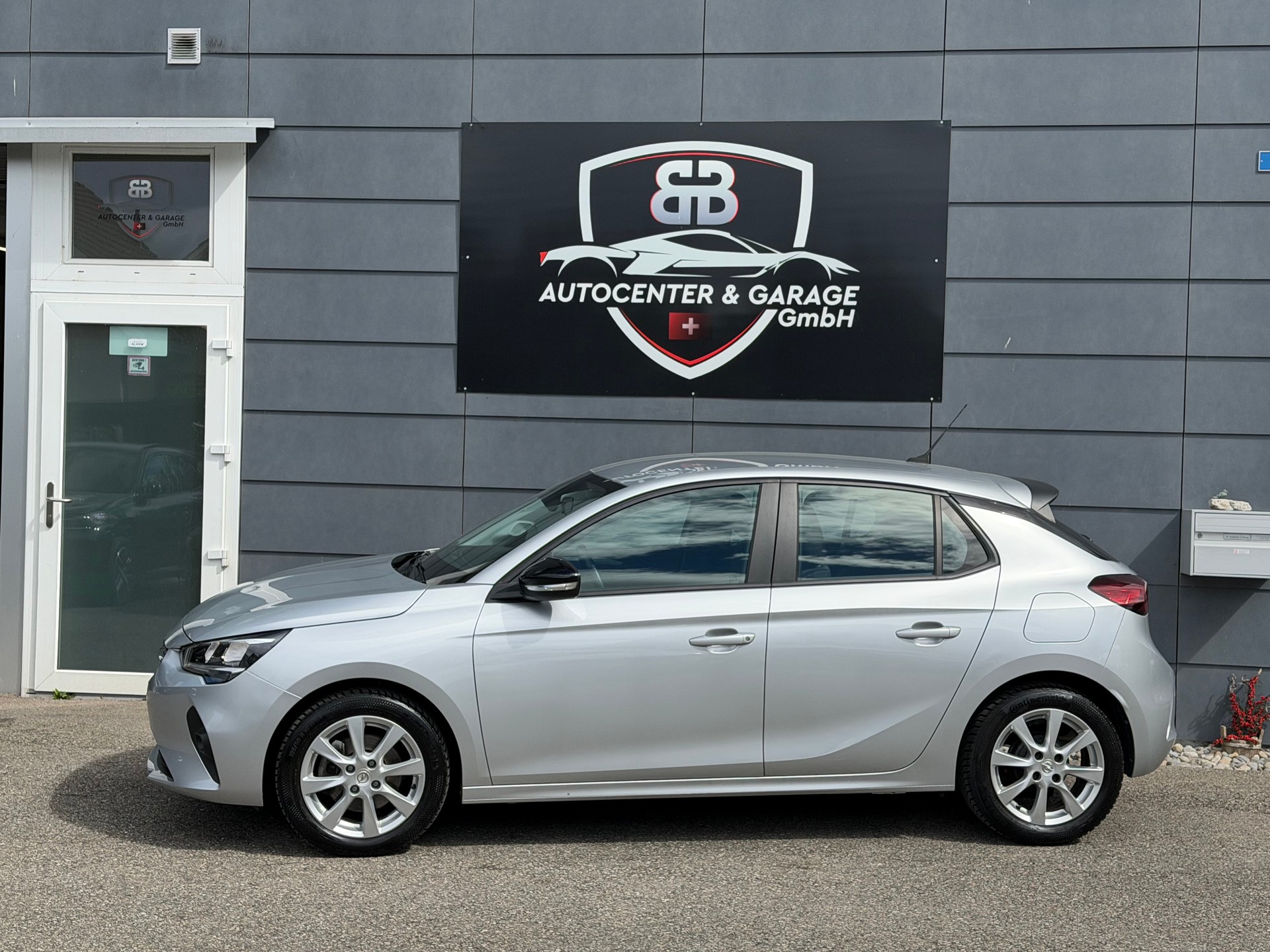 OPEL Corsa 1.2 TP Elegance-showroom-element-3