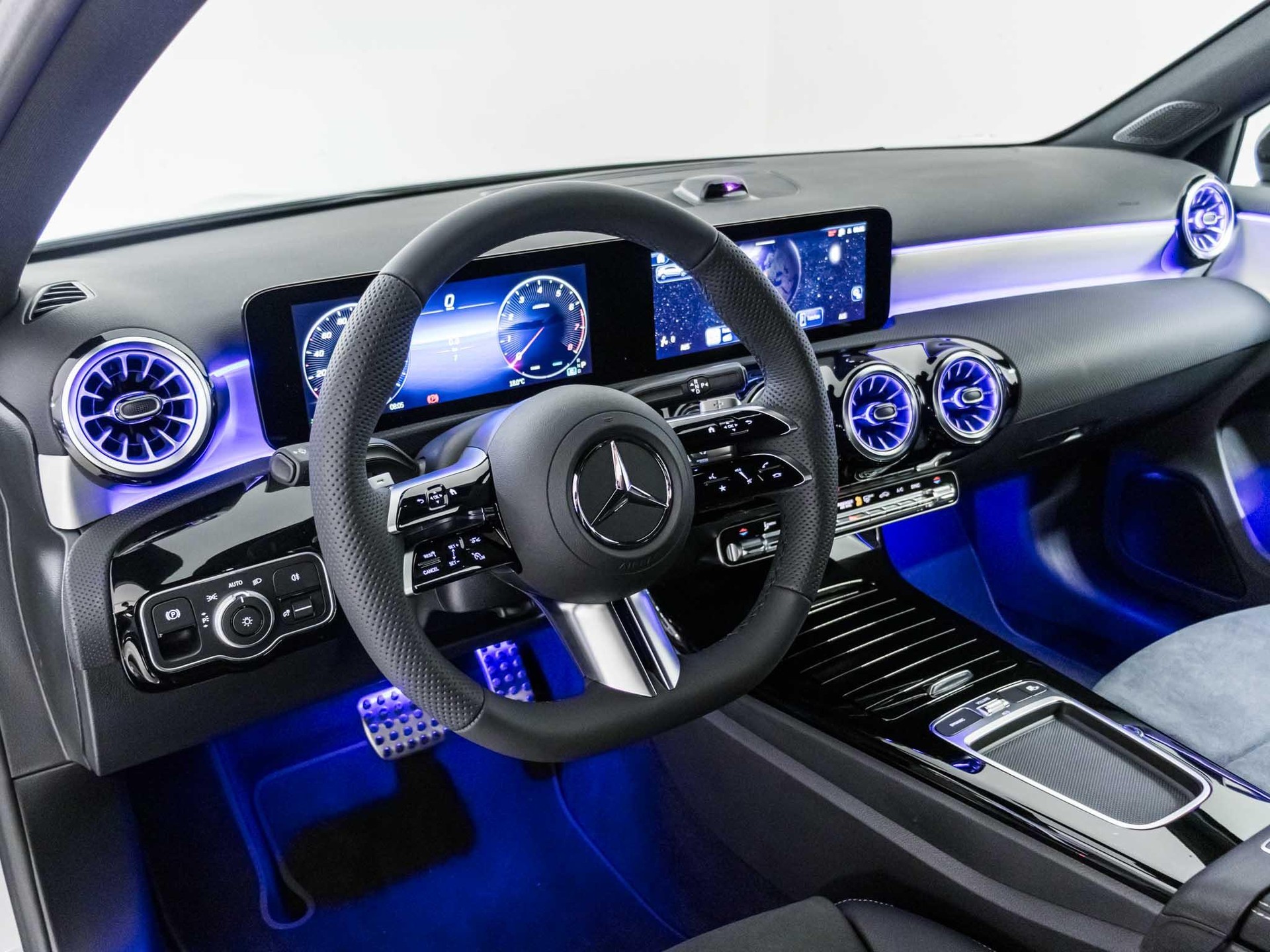 MERCEDES-BENZ A 200 "Night Star"-image-8