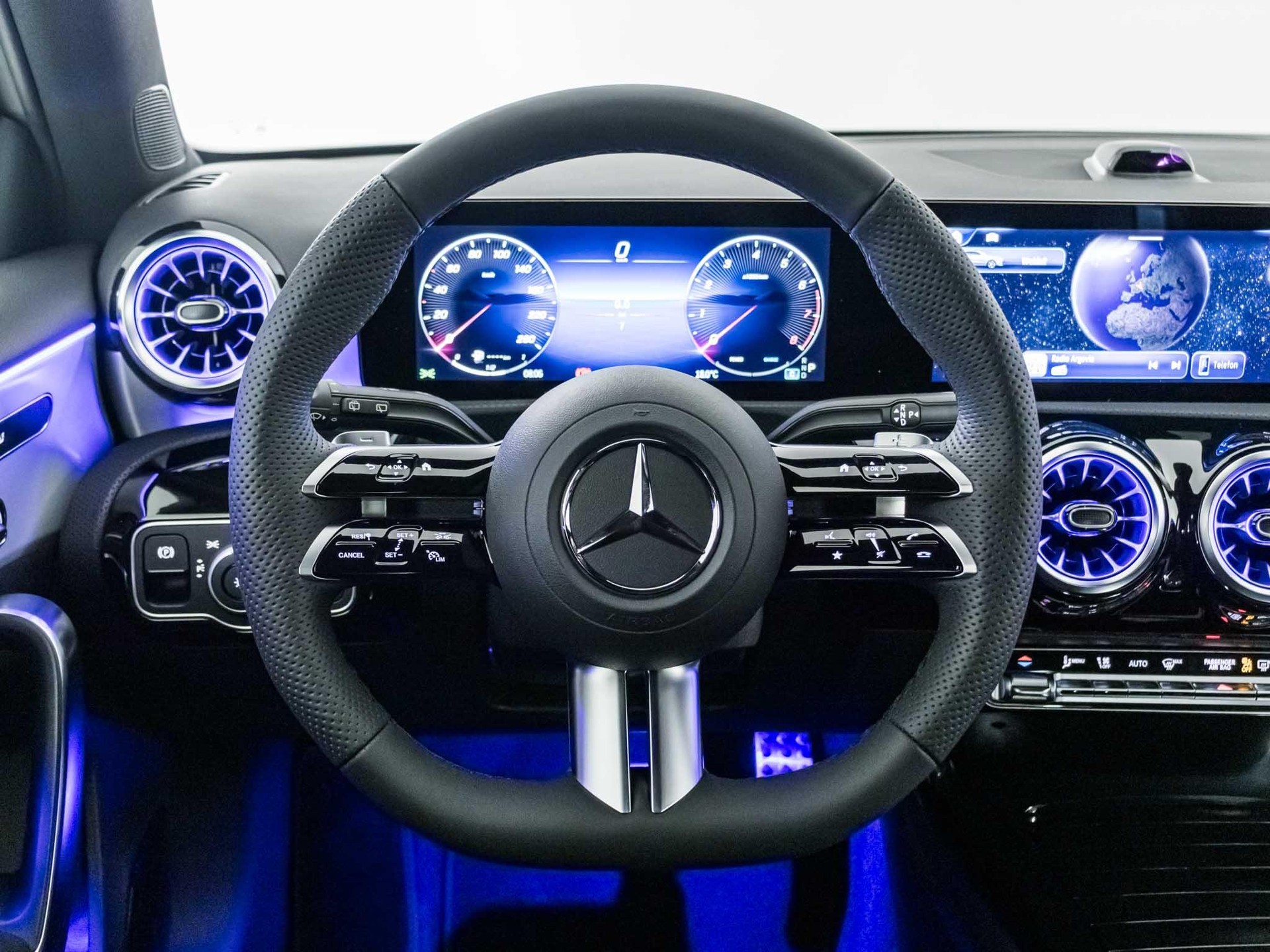 MERCEDES-BENZ A 200 "Night Star"-image-9