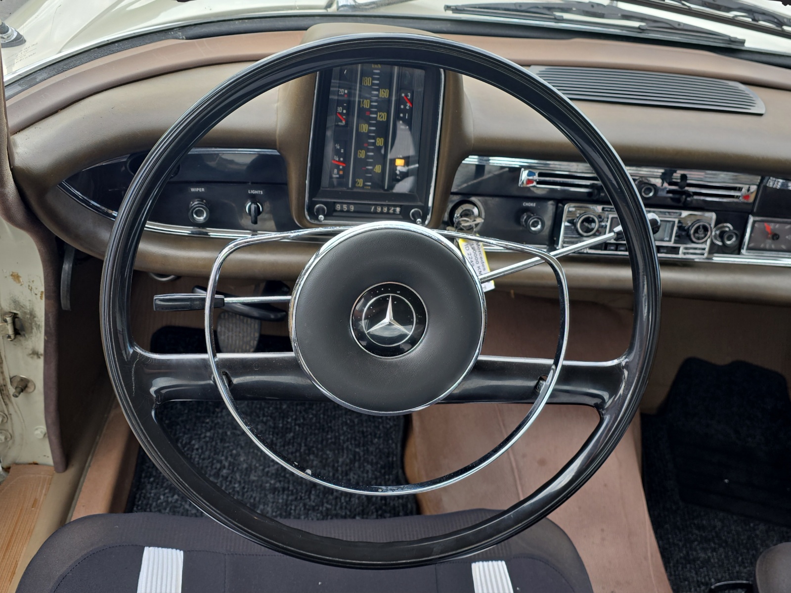 MERCEDES-BENZ 200-image-10