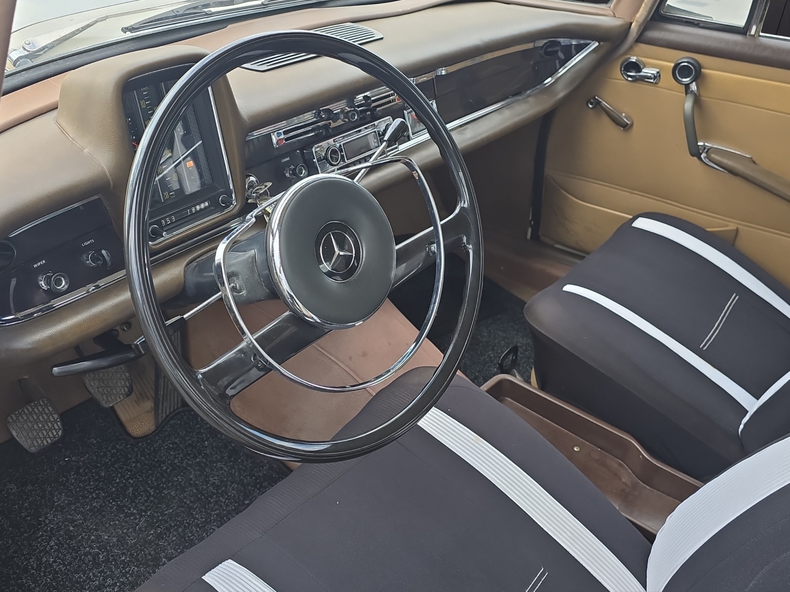 MERCEDES-BENZ 200-image-9