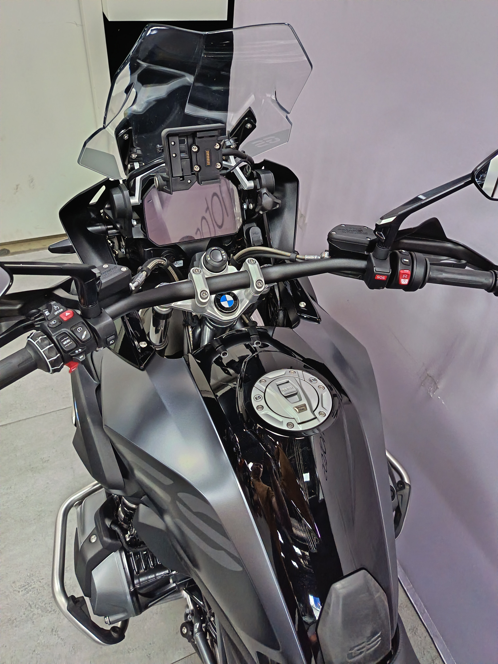 BMW R 1250 GS Triple Black-image-4