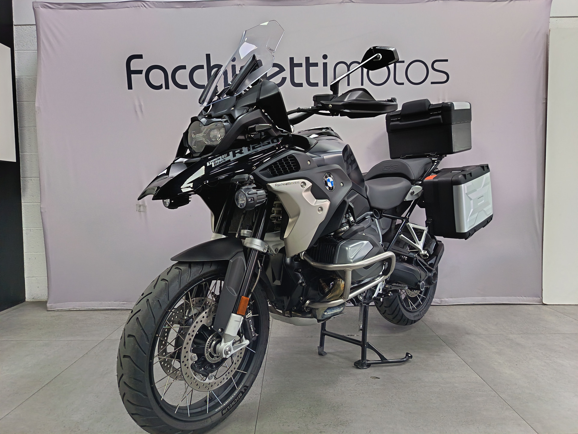 BMW R 1250 GS Triple Black-image-2