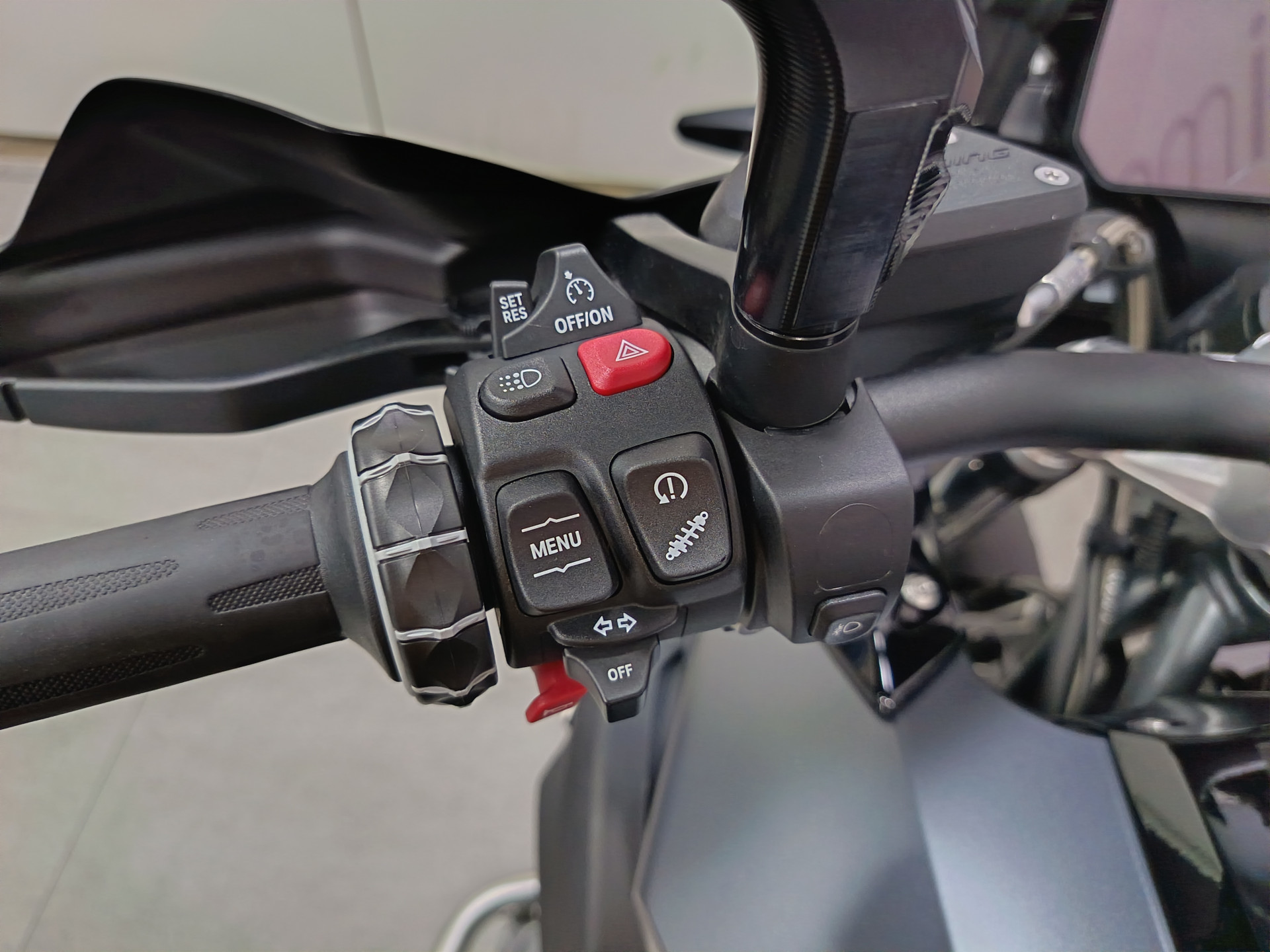 BMW R 1250 GS Triple Black-image-6
