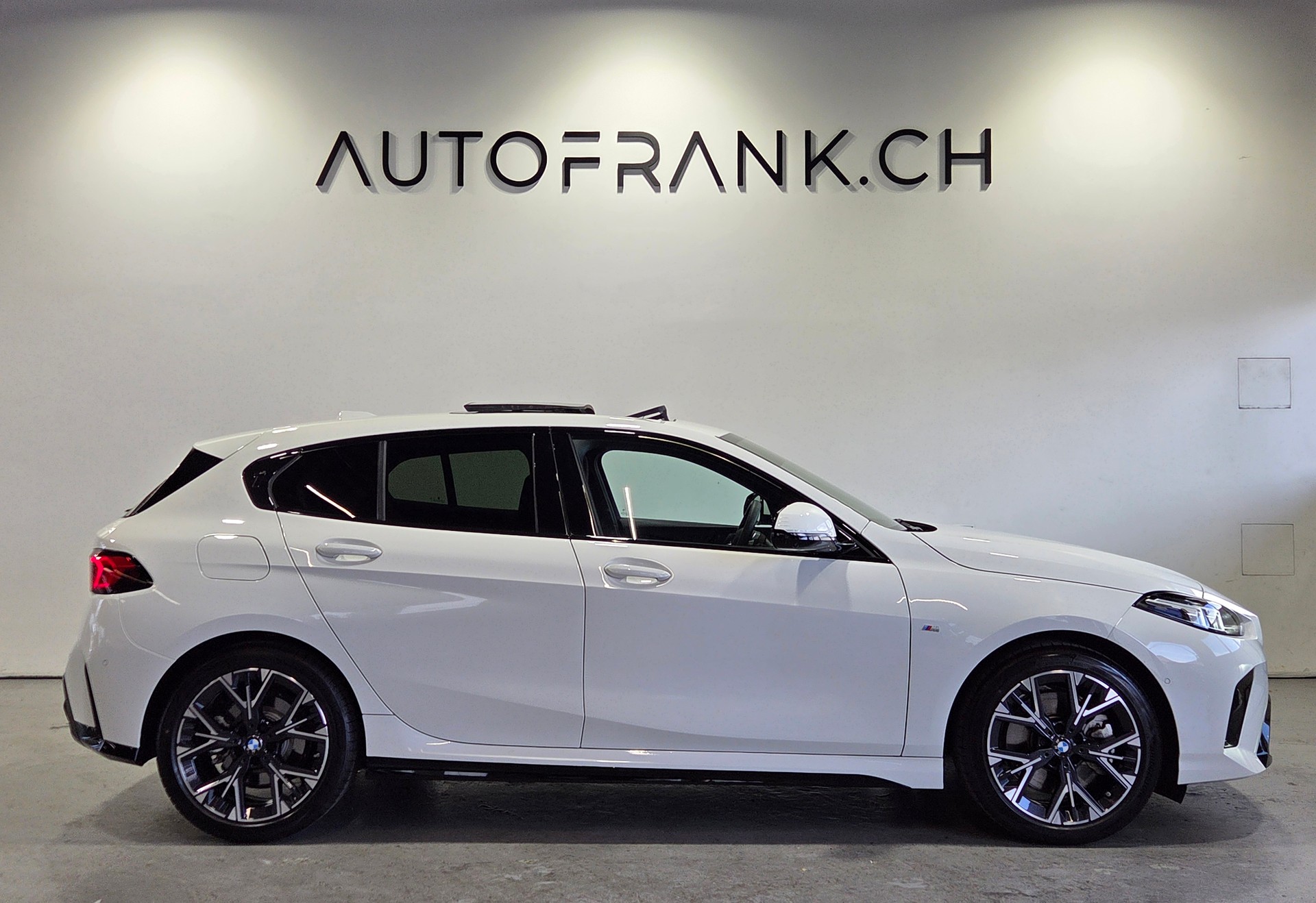 BMW 123 xDrive M-Sportpaket-showroom-element-1
