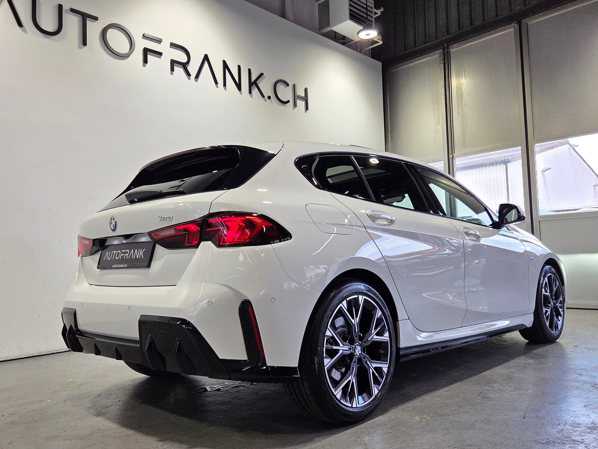 BMW 123 xDrive M-Sportpaket-showroom-element-2