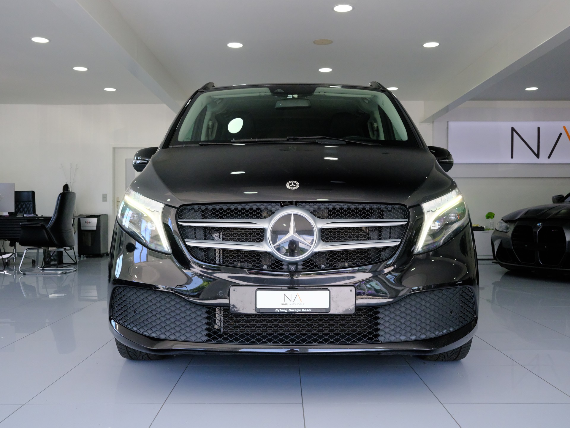 MERCEDES-BENZ V 300 d lang Avantgarde 9G-Tronic-showroom-element-2