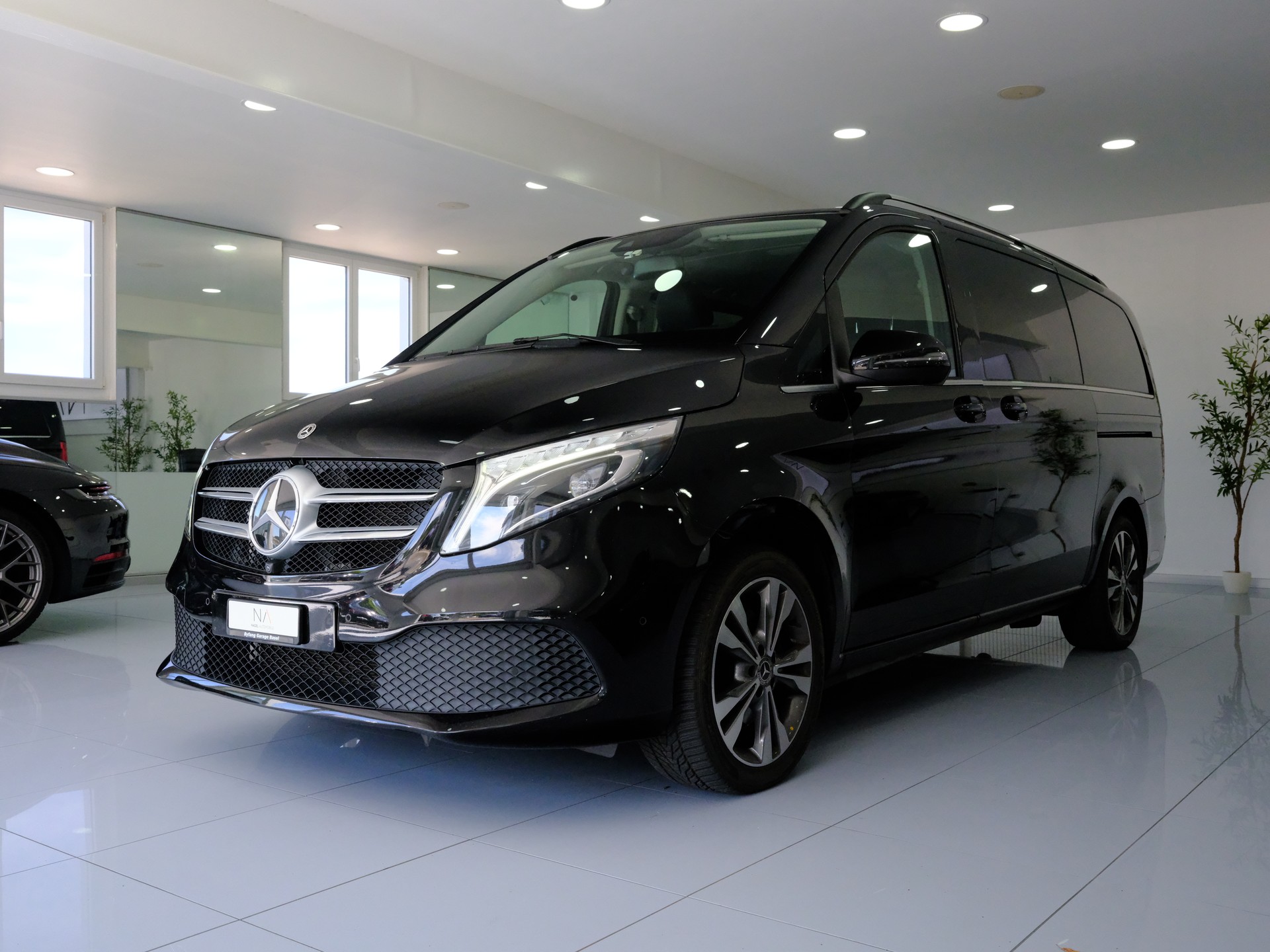 MERCEDES-BENZ V 300 d lang Avantgarde 9G-Tronic-showroom-element-3