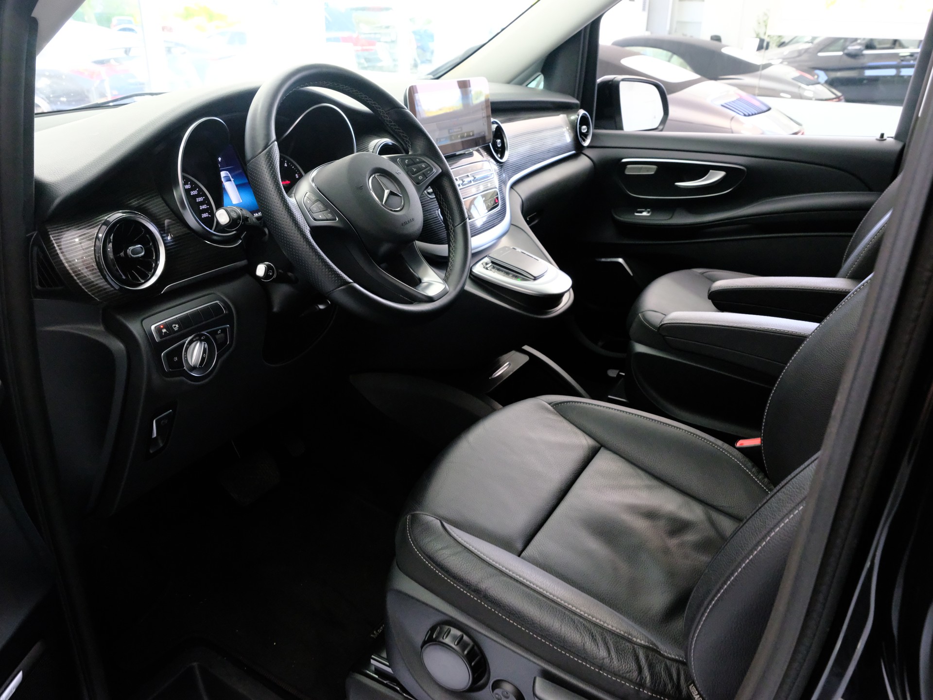MERCEDES-BENZ V 300 d lang Avantgarde 9G-Tronic-image-9