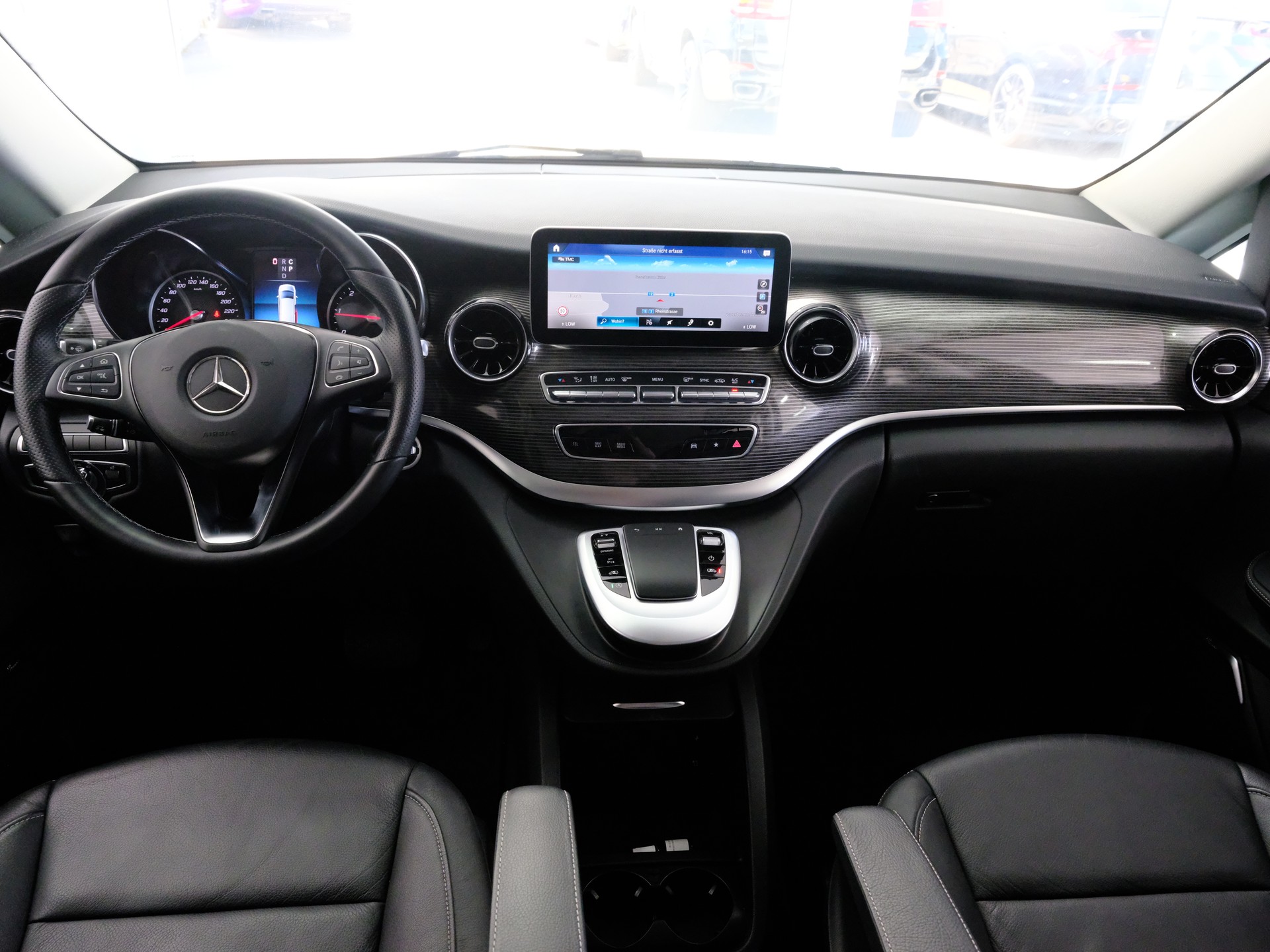 MERCEDES-BENZ V 300 d lang Avantgarde 9G-Tronic-image-13