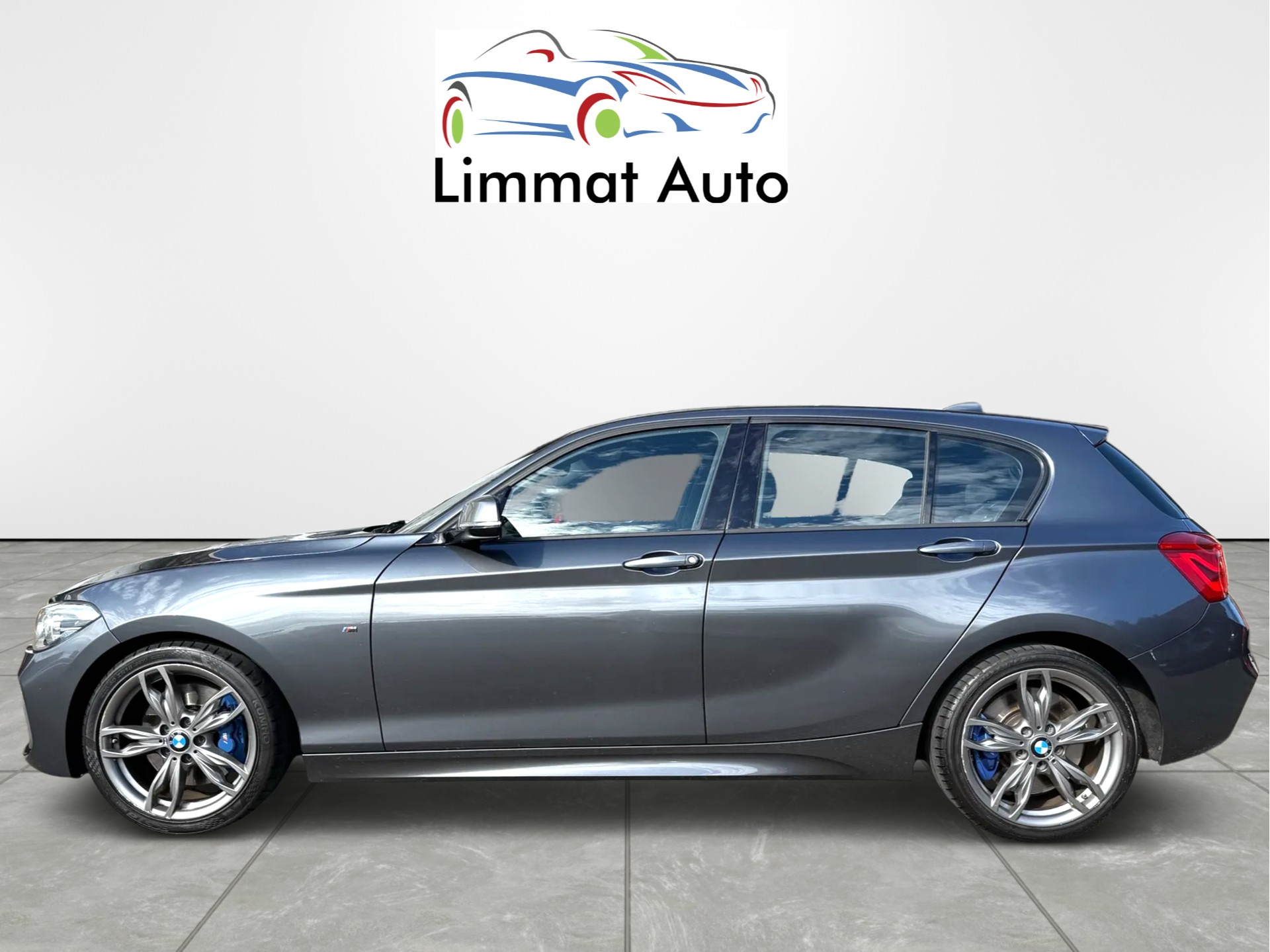 BMW M135i xDrive Steptronic-image-2