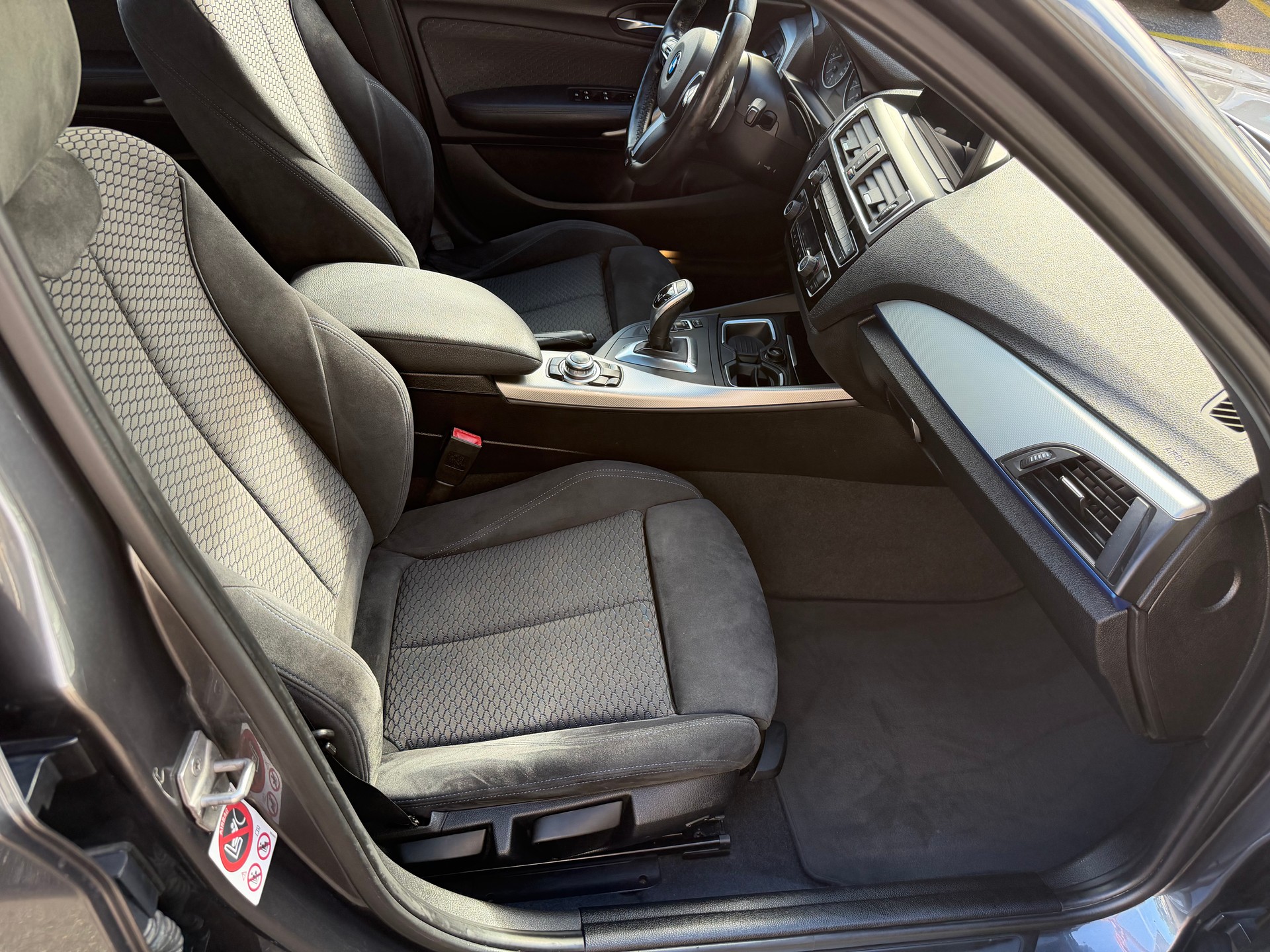 BMW M135i xDrive Steptronic-image-13