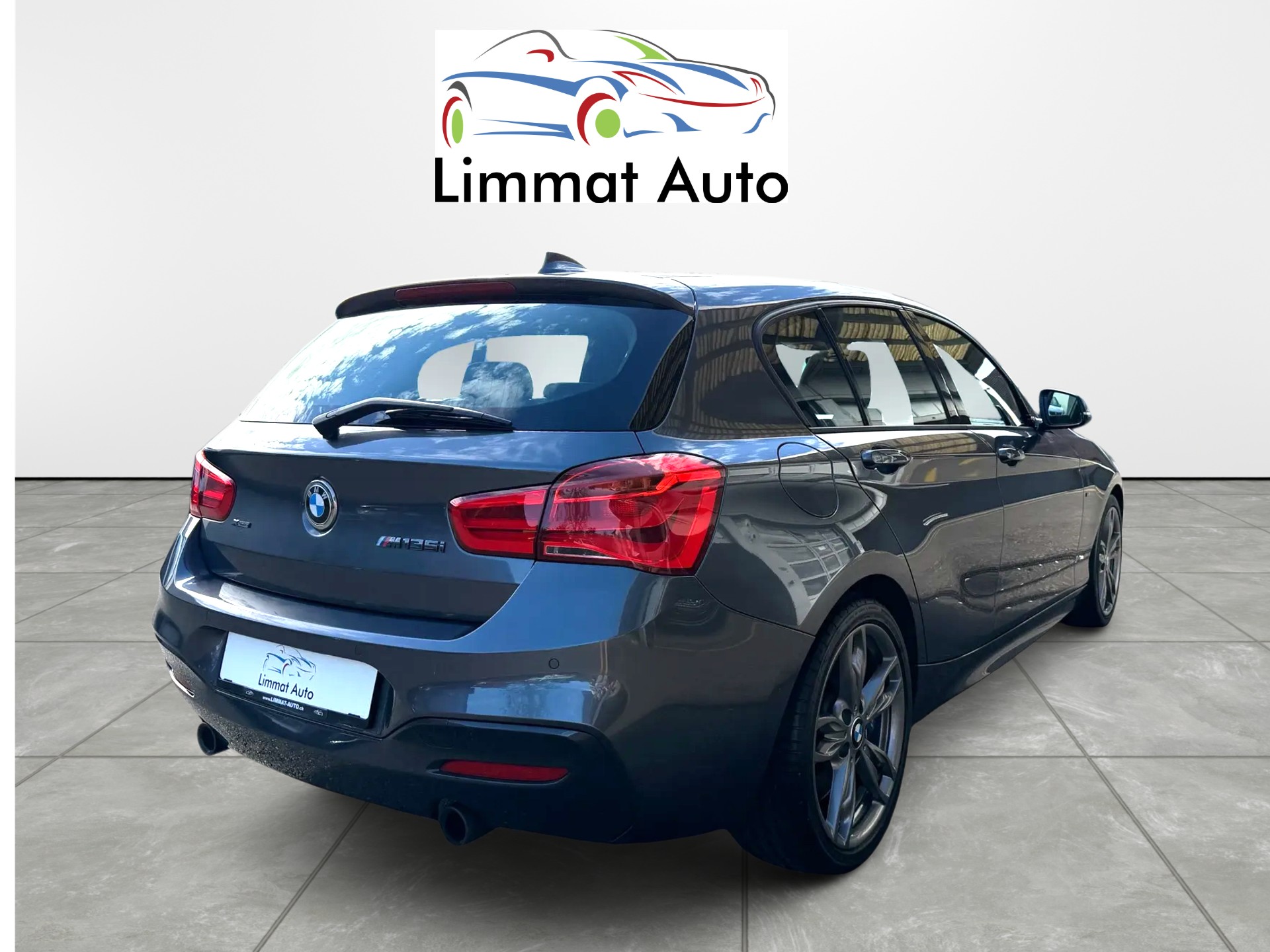 BMW M135i xDrive Steptronic-image-5