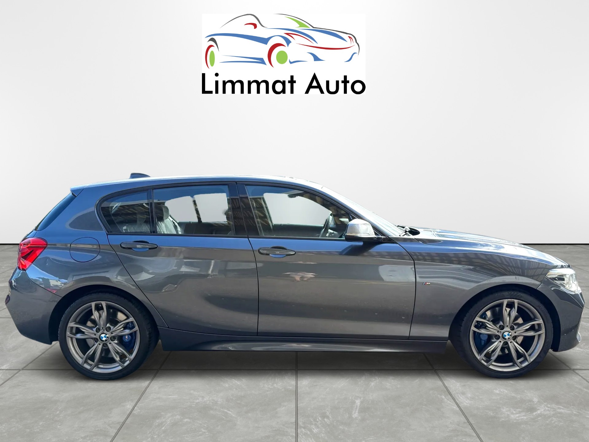 BMW M135i xDrive Steptronic-image-6
