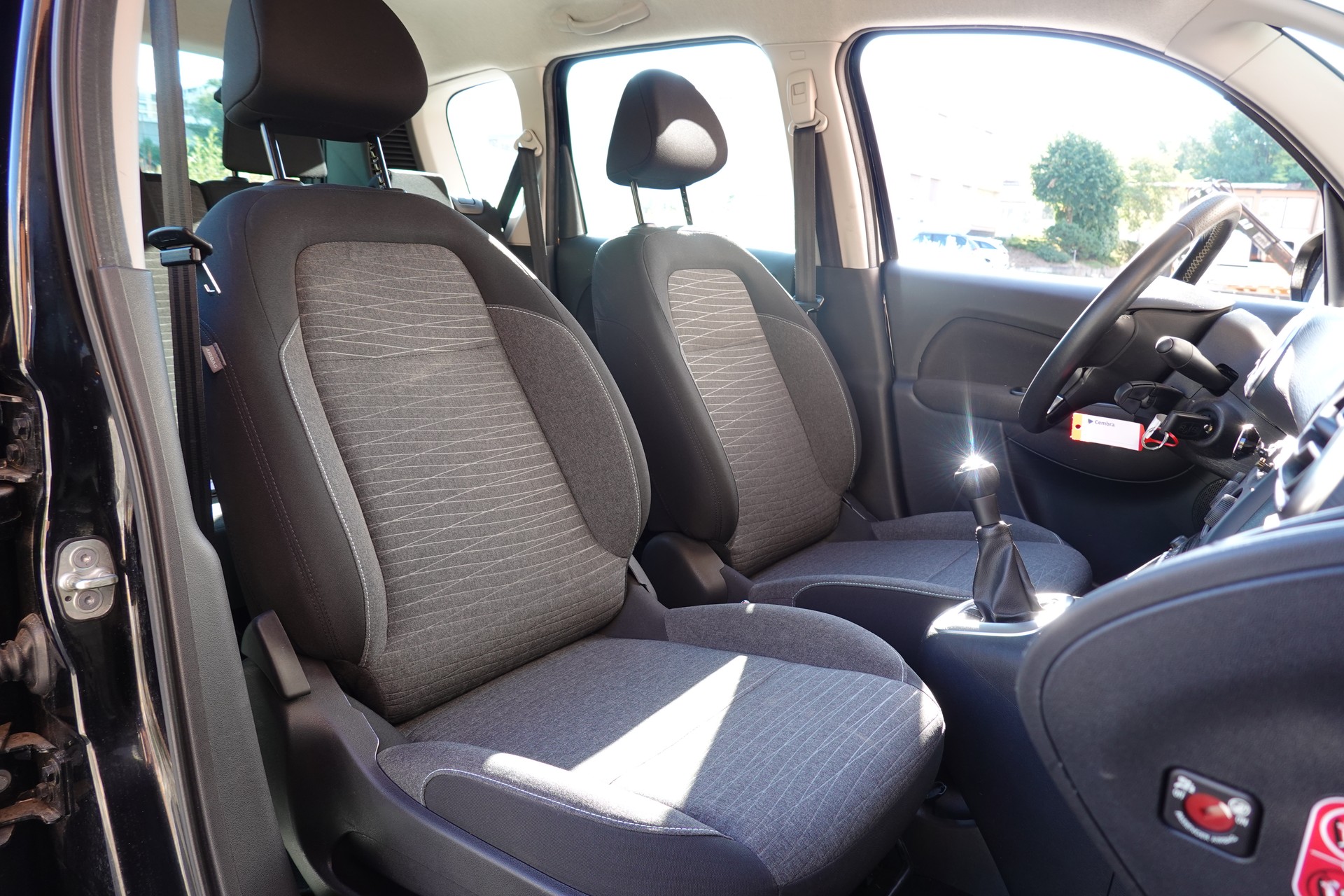 CITROEN C3 Picasso 1.2 - "Véhicule CH * Embrayage neuf * 8 Roues * Régulateur de vitesse * capteur stationnement * intérieur tissus"-image-16