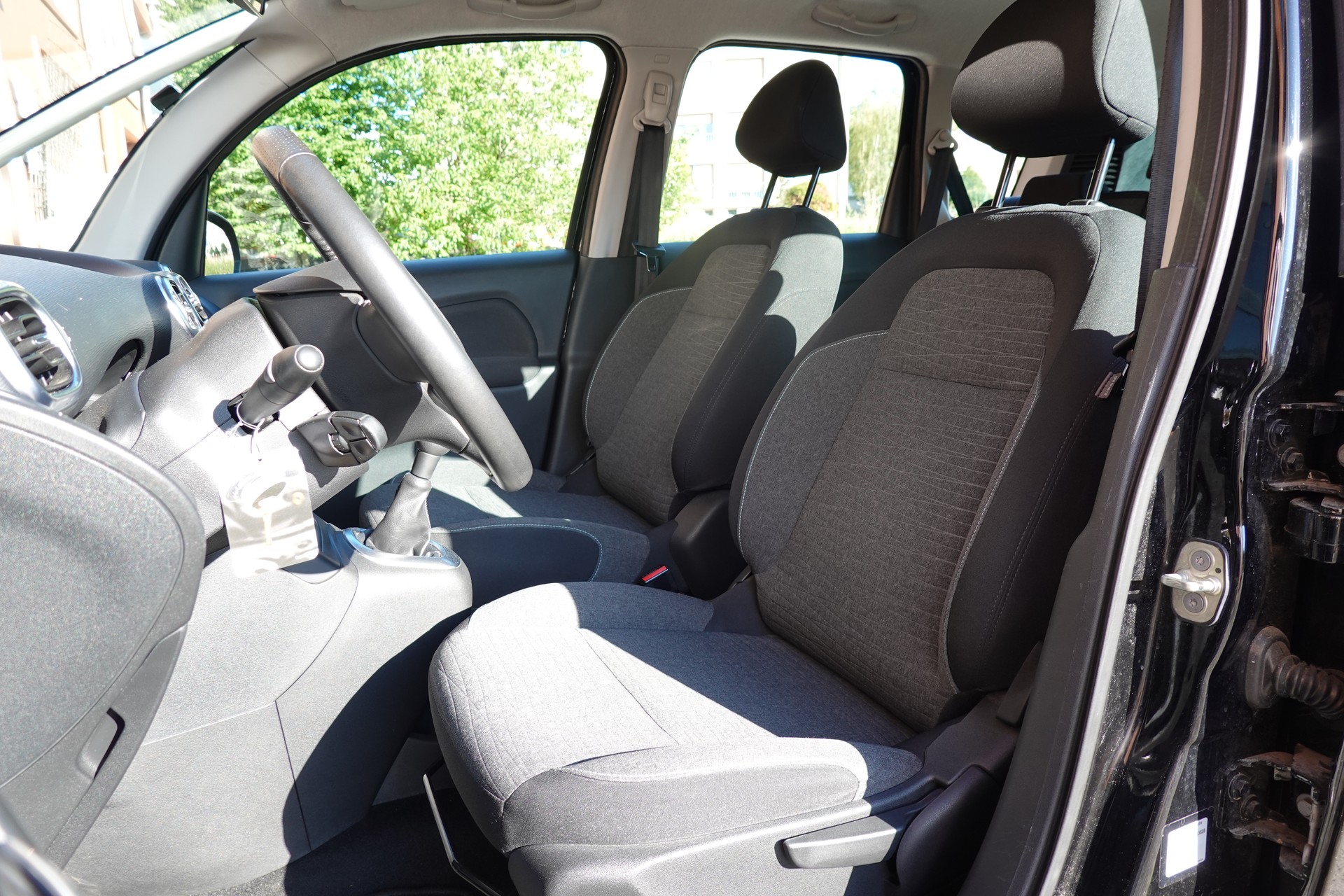 CITROEN C3 Picasso 1.2 - "Véhicule CH * Embrayage neuf * 8 Roues * Régulateur de vitesse * capteur stationnement * intérieur tissus"-image-15